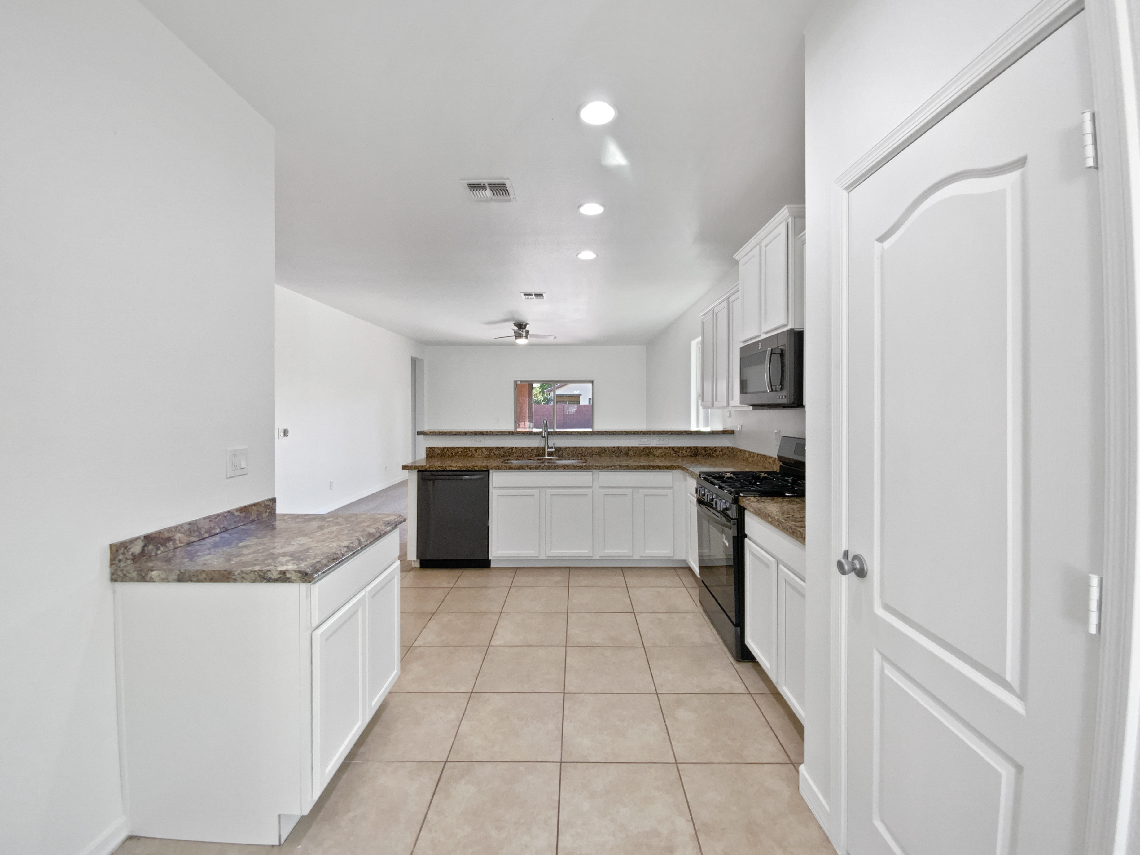Photo 2 of 17 of 42549 W Monteverde Dr, Maricopa, AZ