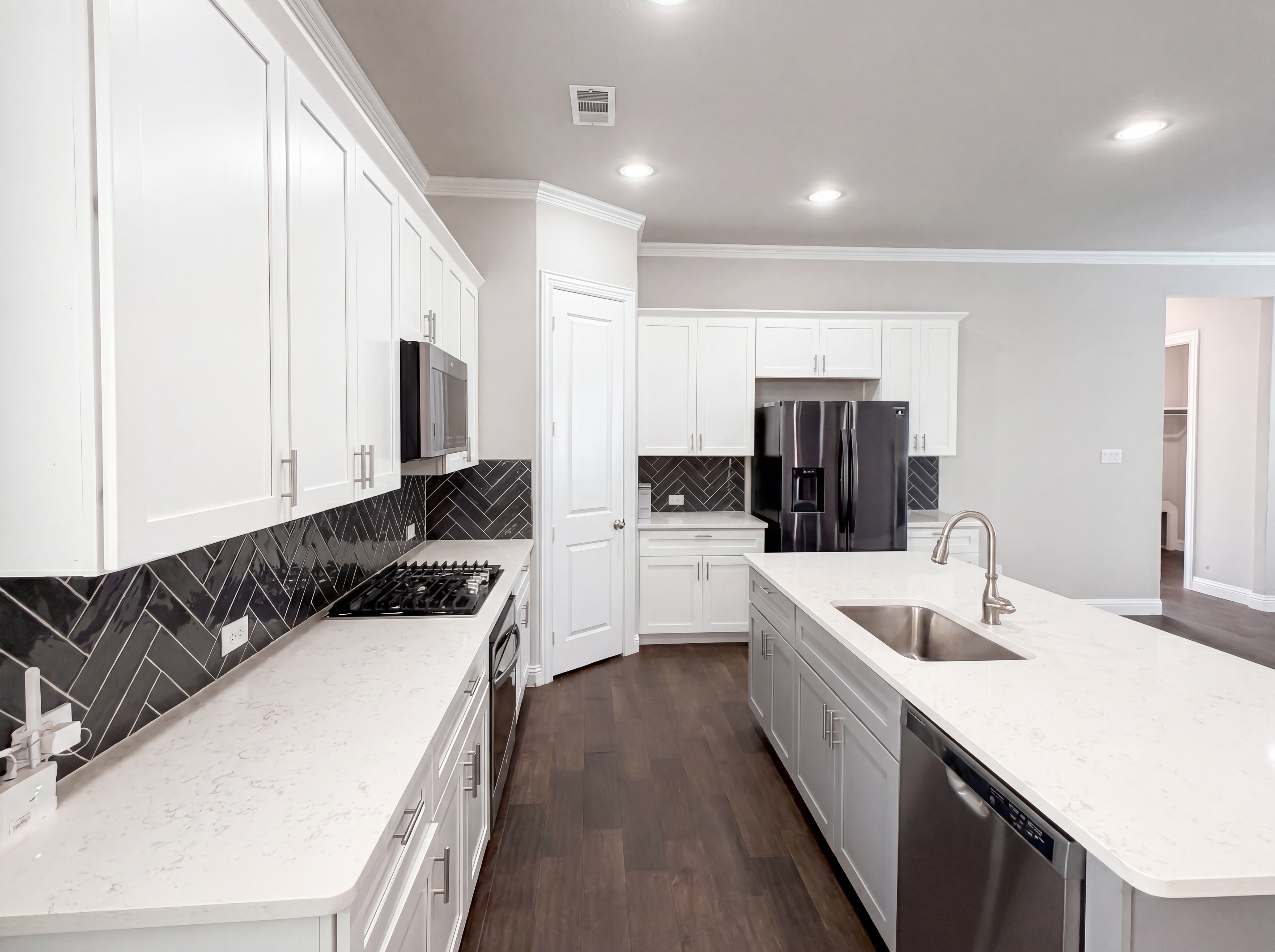 Photo 2 of 20 of 17628 Bottlebrush Dr, Dallas, TX
