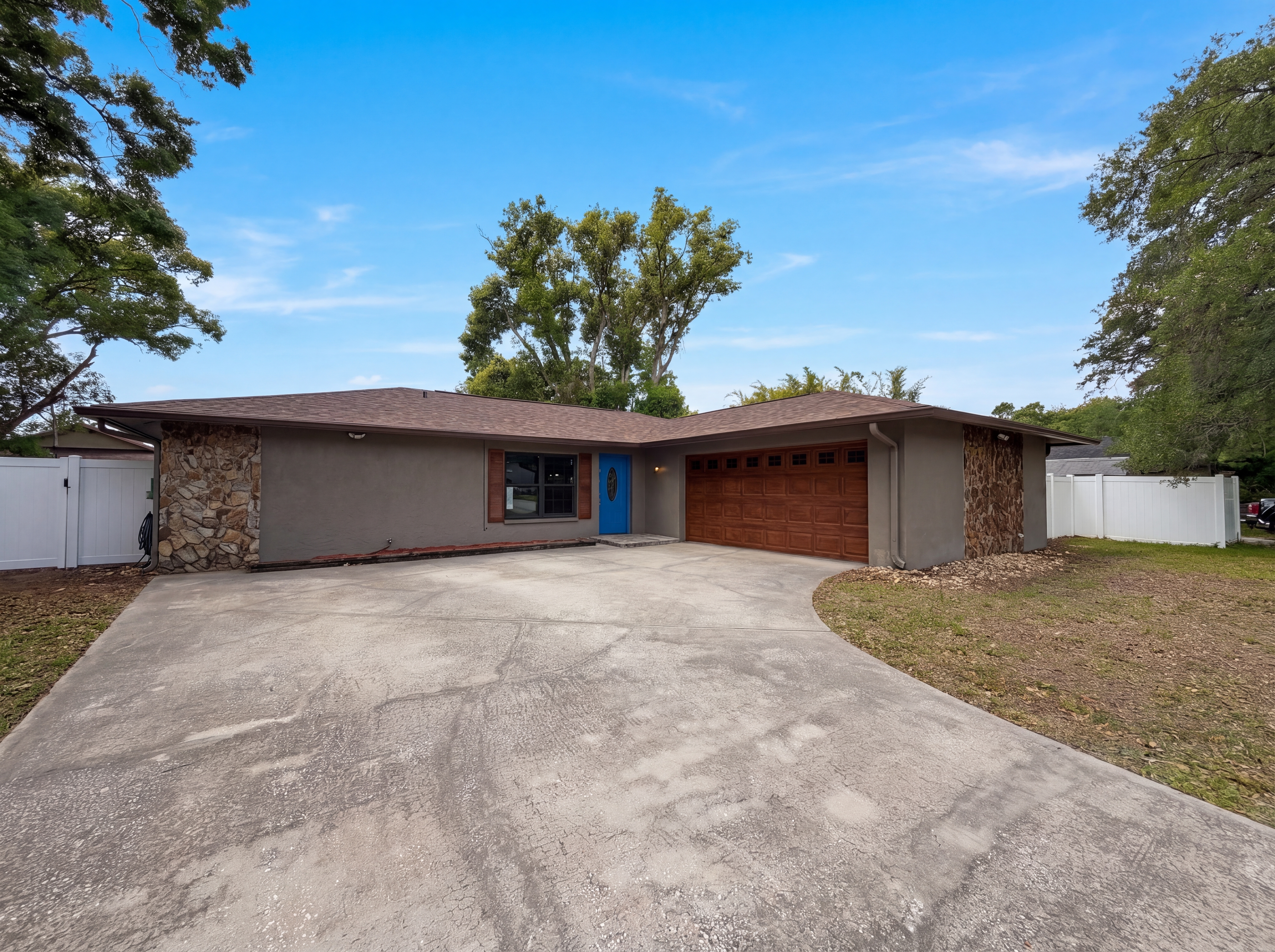 Photo 20 of 23 of 17621 Meadowbridge Dr, Lutz, FL