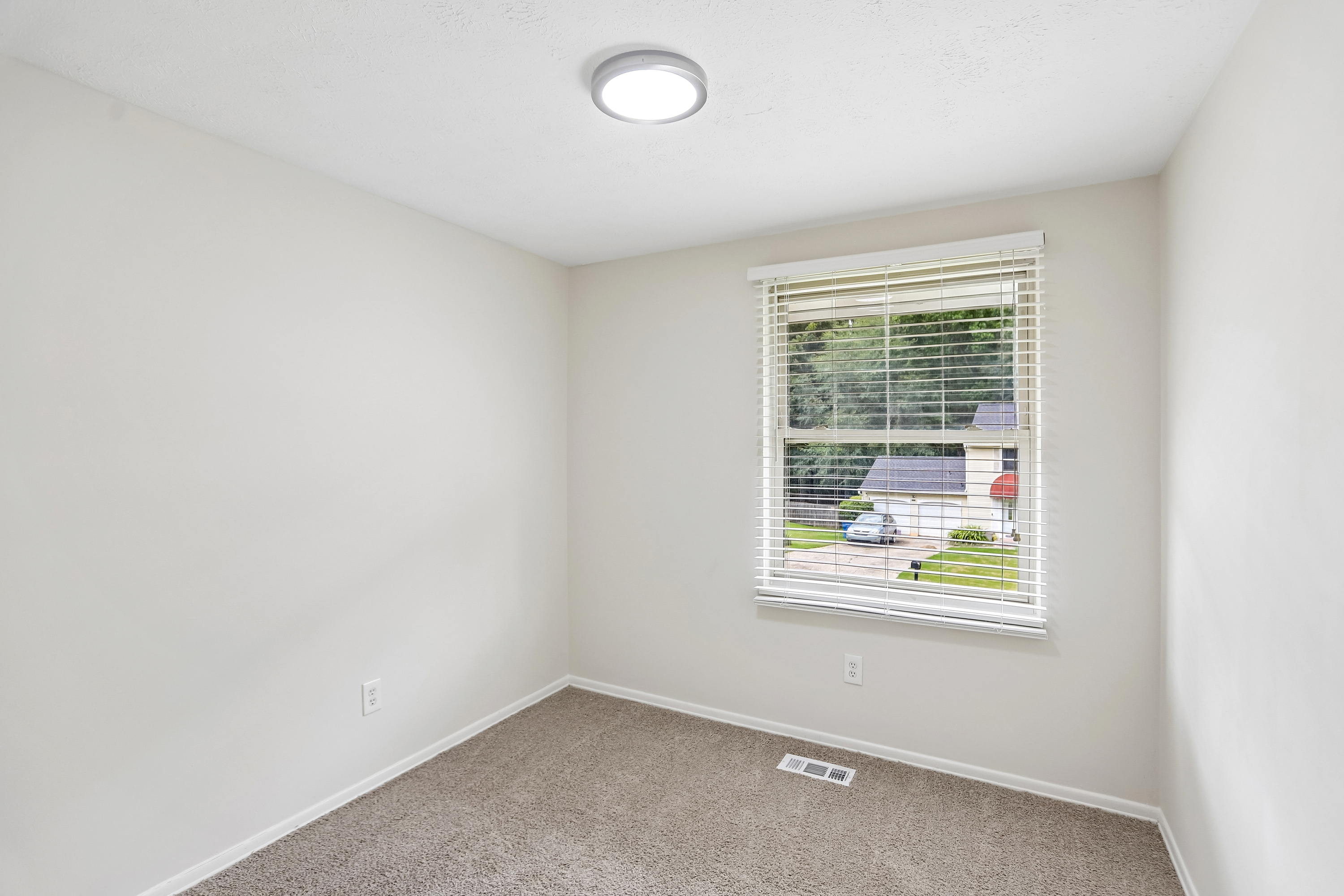 Photo 19 of 34 of 3020 Forestside Ln, Atlanta, GA