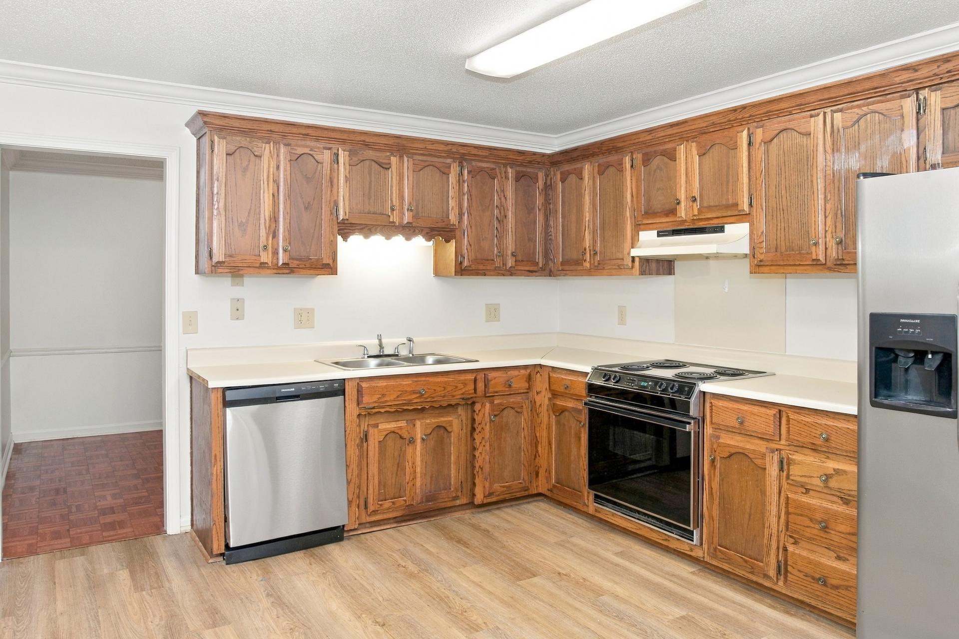 Photo 10 of 21 of 453 Autumnwood Dr SW, Decatur, AL