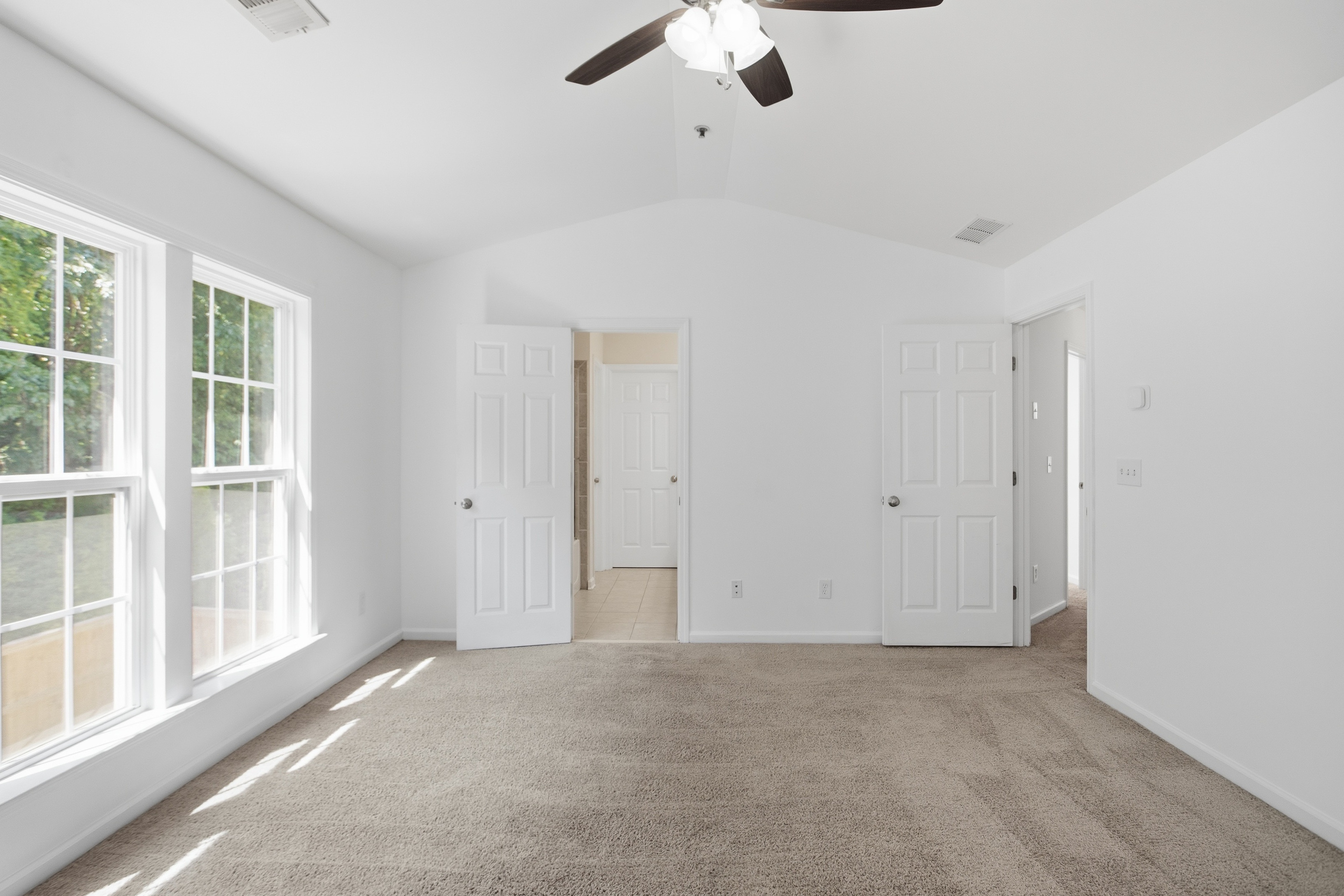 Photo 4 of 29 of 313 Balaban Cir, Woodstock, GA