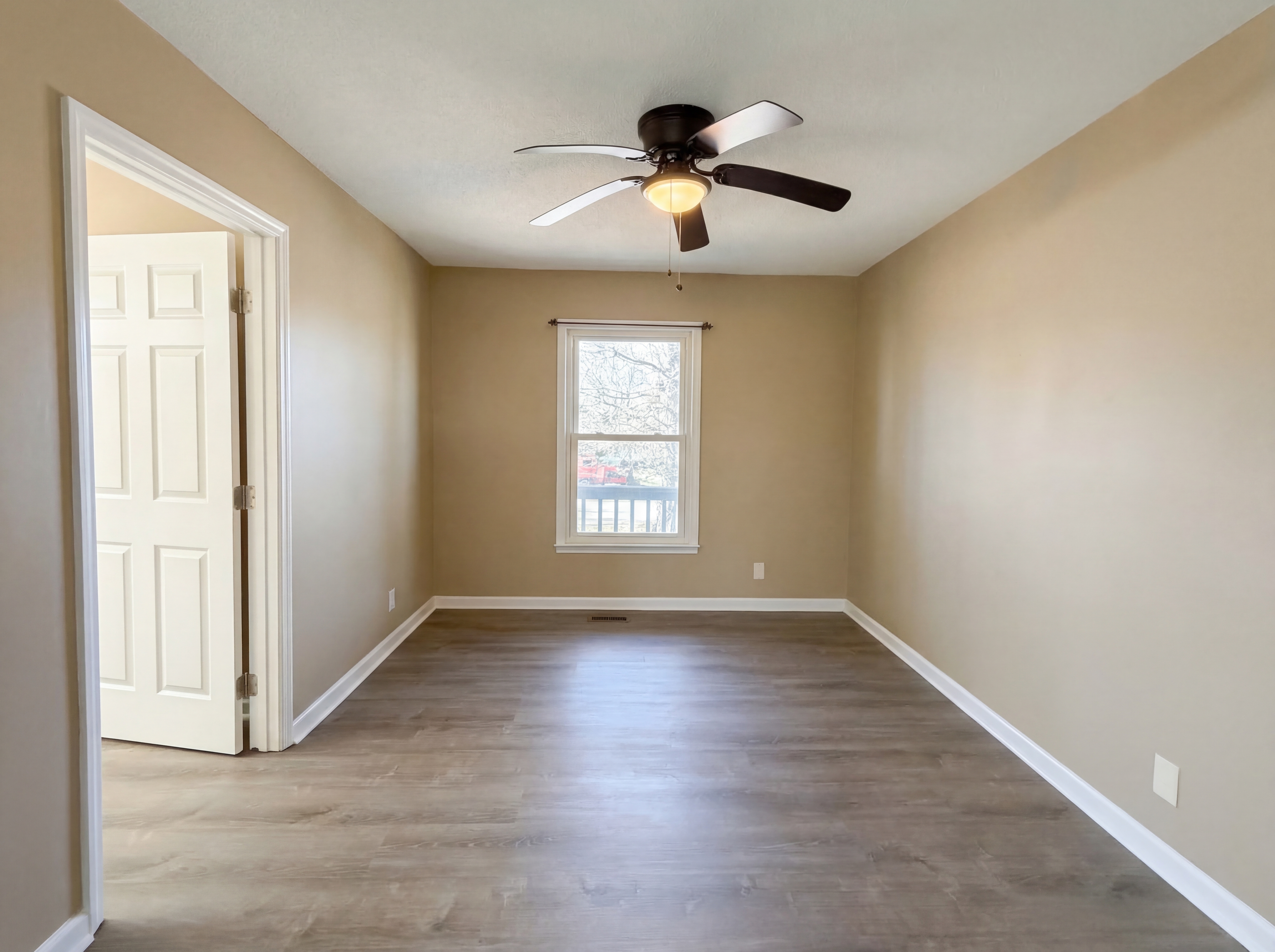 Photo 4 of 23 of 1157 Woodbridge Dr, Clarksville, TN