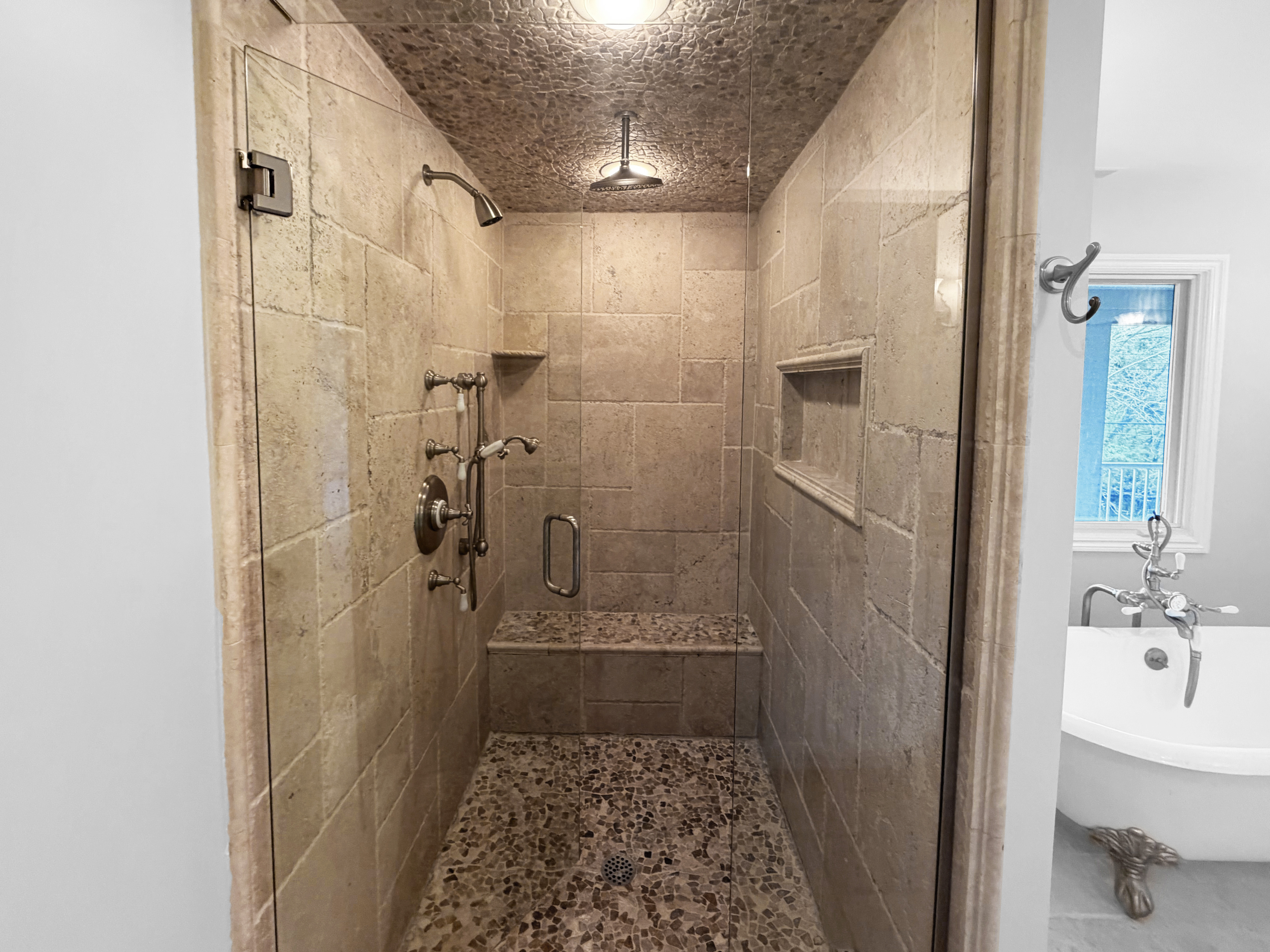 Photo 13 of 38 of 35854 Castlemeadow Dr, Farmington Hills, MI