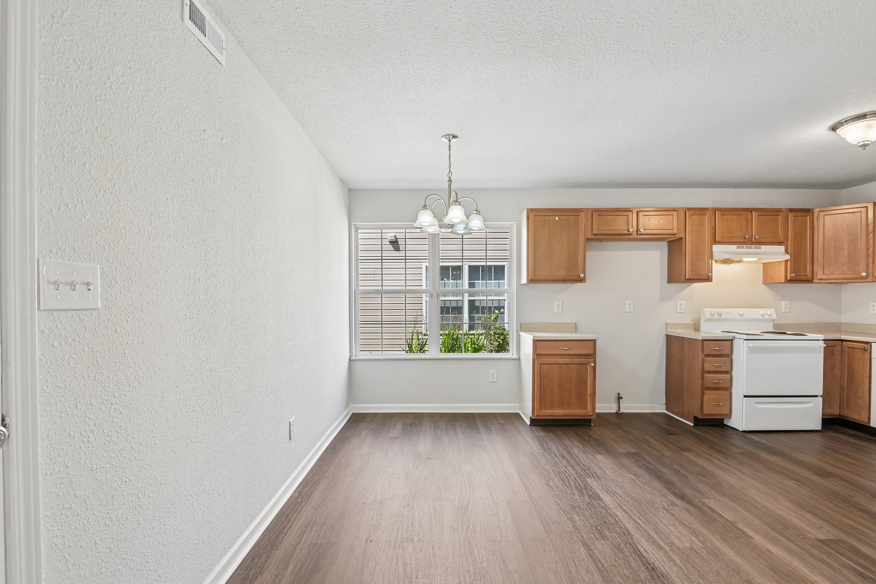 Photo 11 of 43 of 2327 Rostock Ct, Indianapolis, IN
