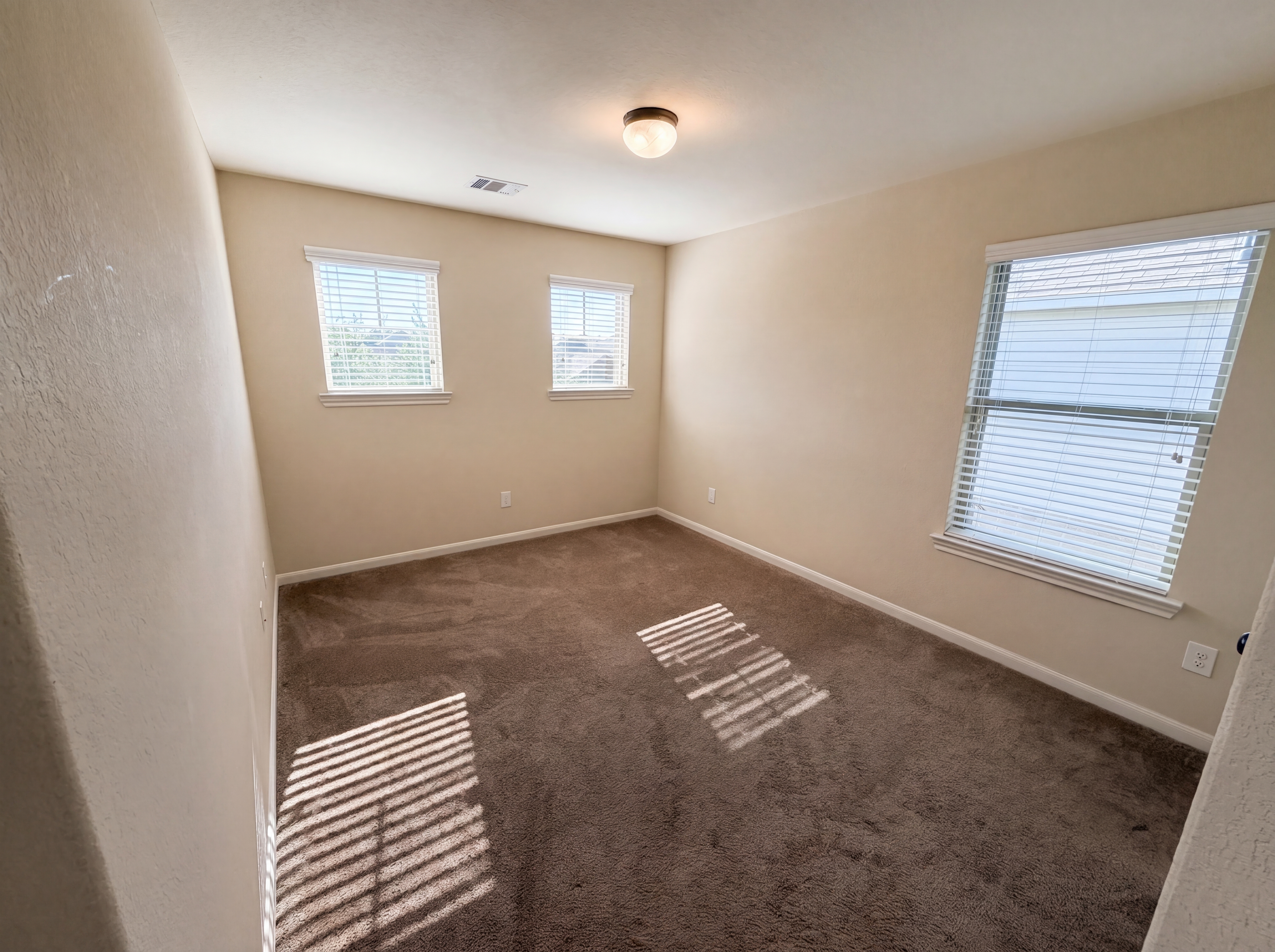 Photo 14 of 26 of 6523 Hunters Creek Ln, Baytown, TX