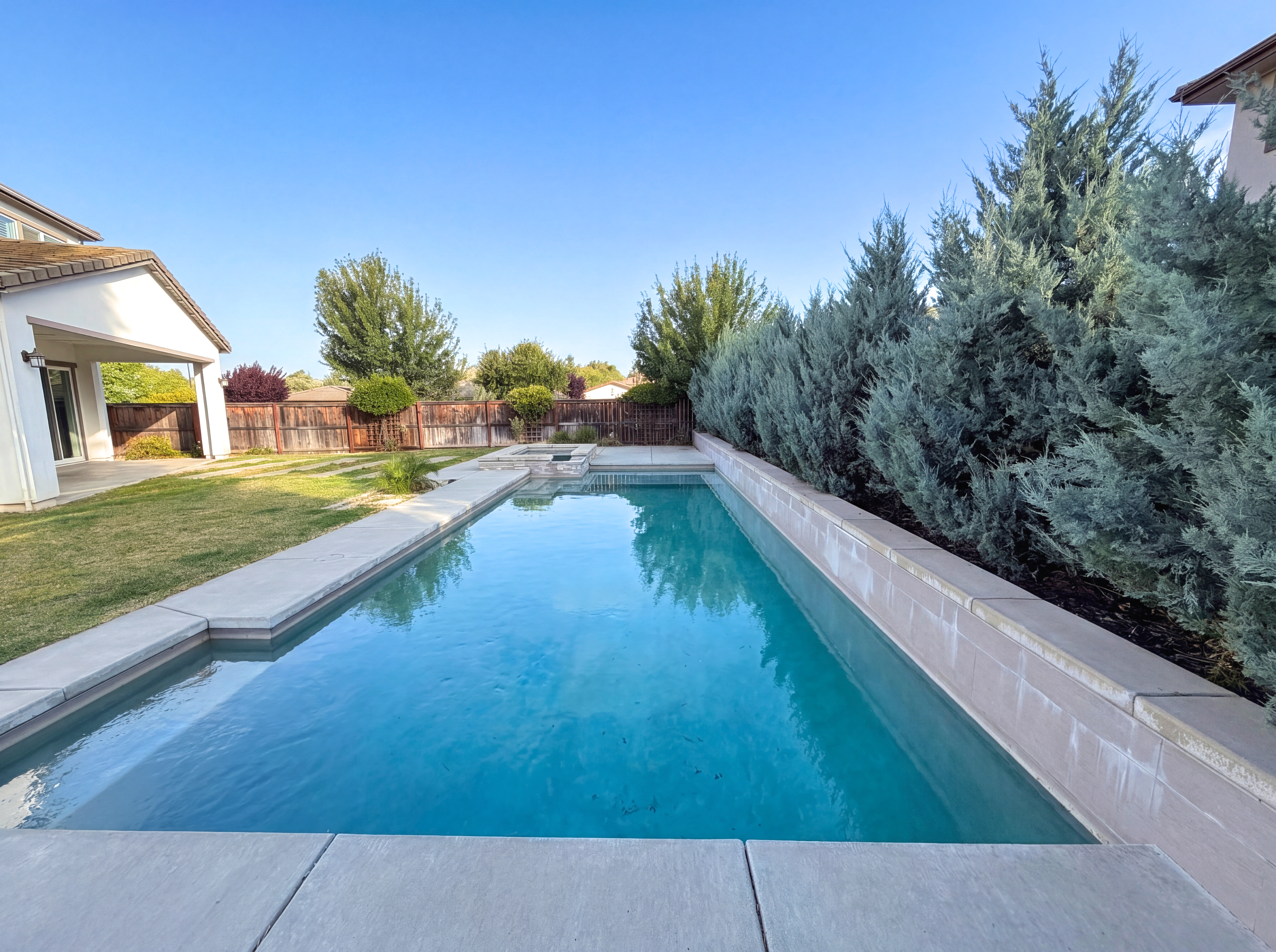 Photo 6 of 36 of 5601 Lakepointe Dr, Rocklin, CA