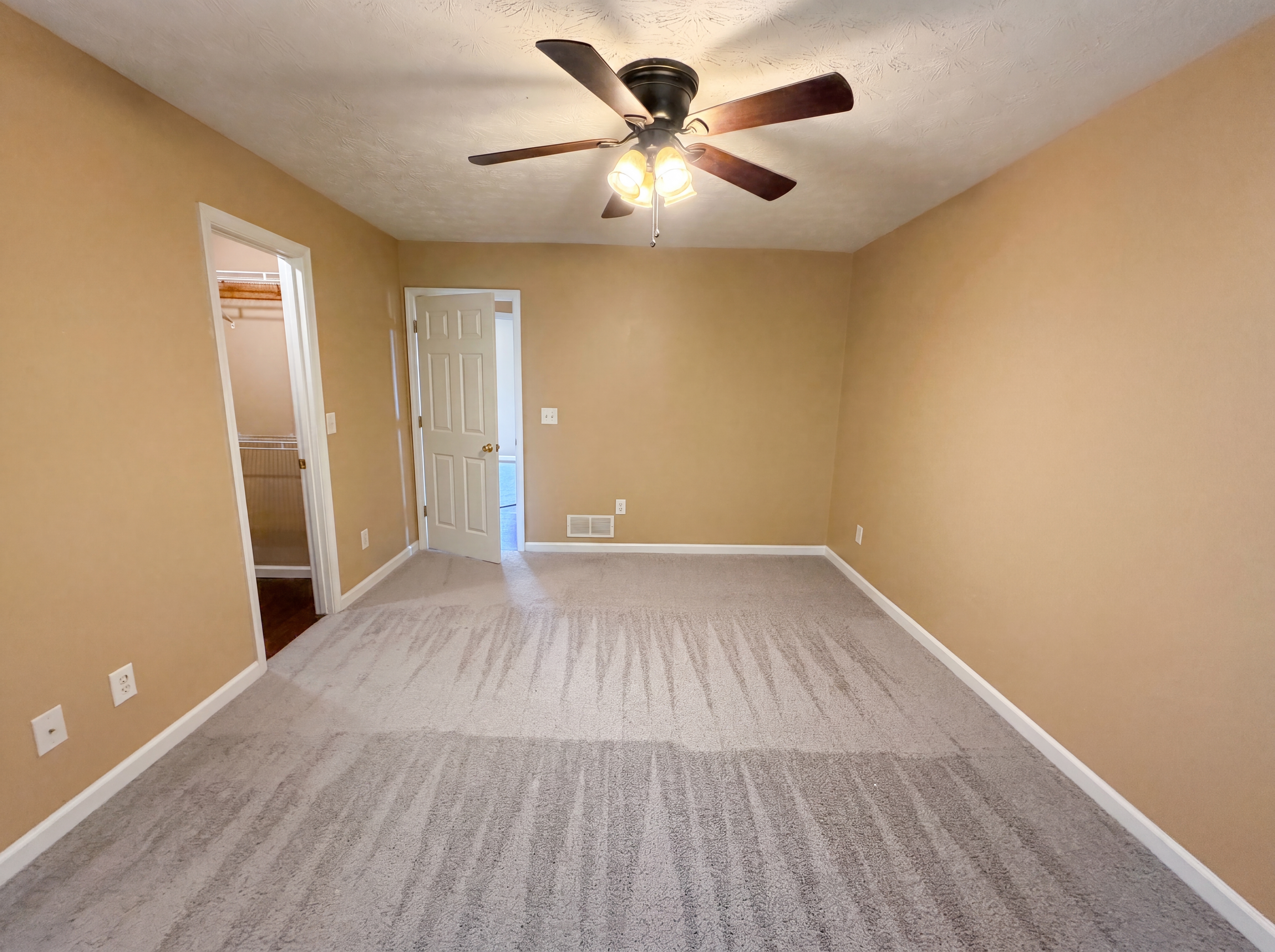 Photo 13 of 24 of 2195 Clayton Rdg, Lithonia, GA