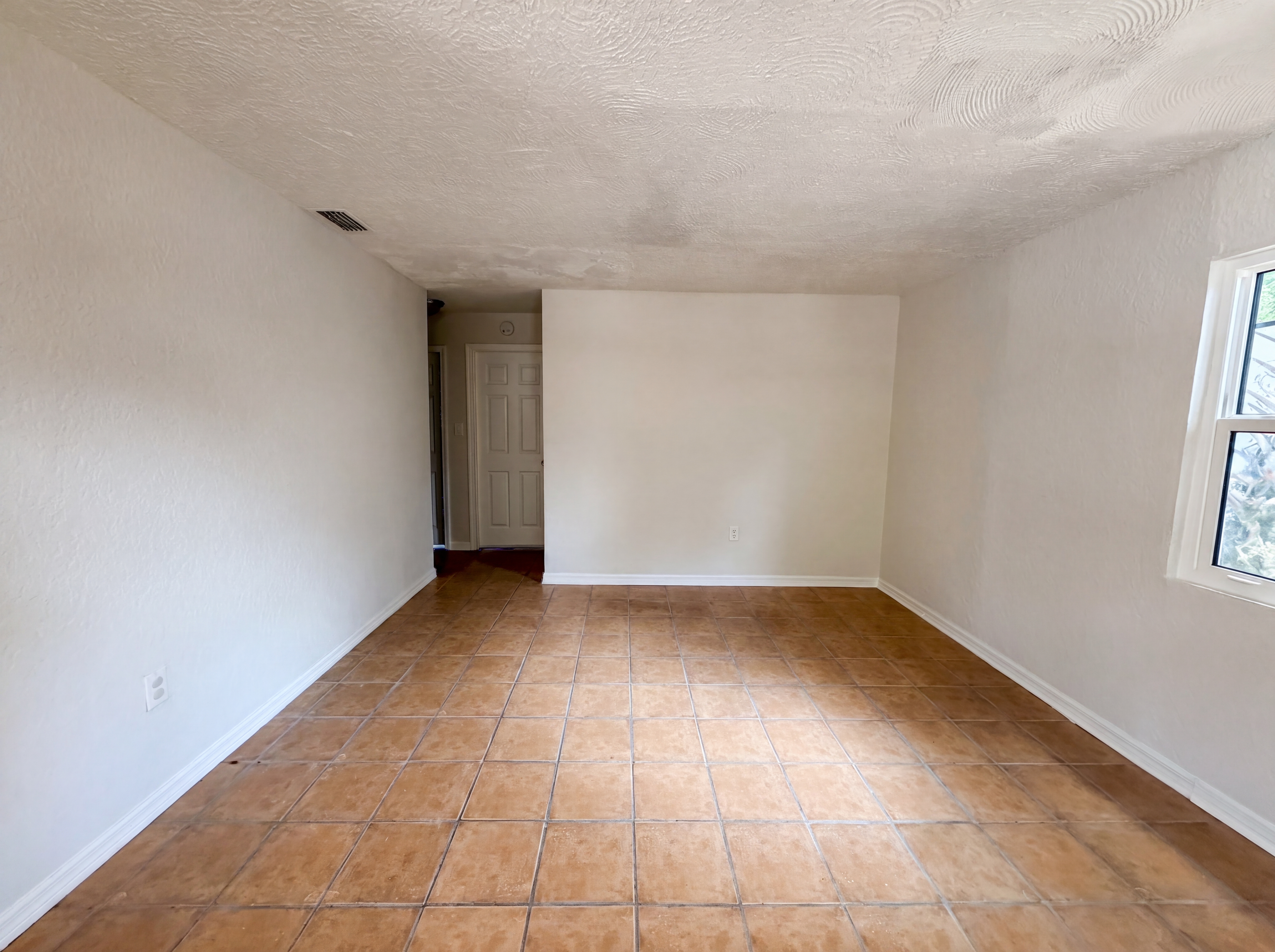 Photo 13 of 17 of 4010 E Paris St, Tampa, FL