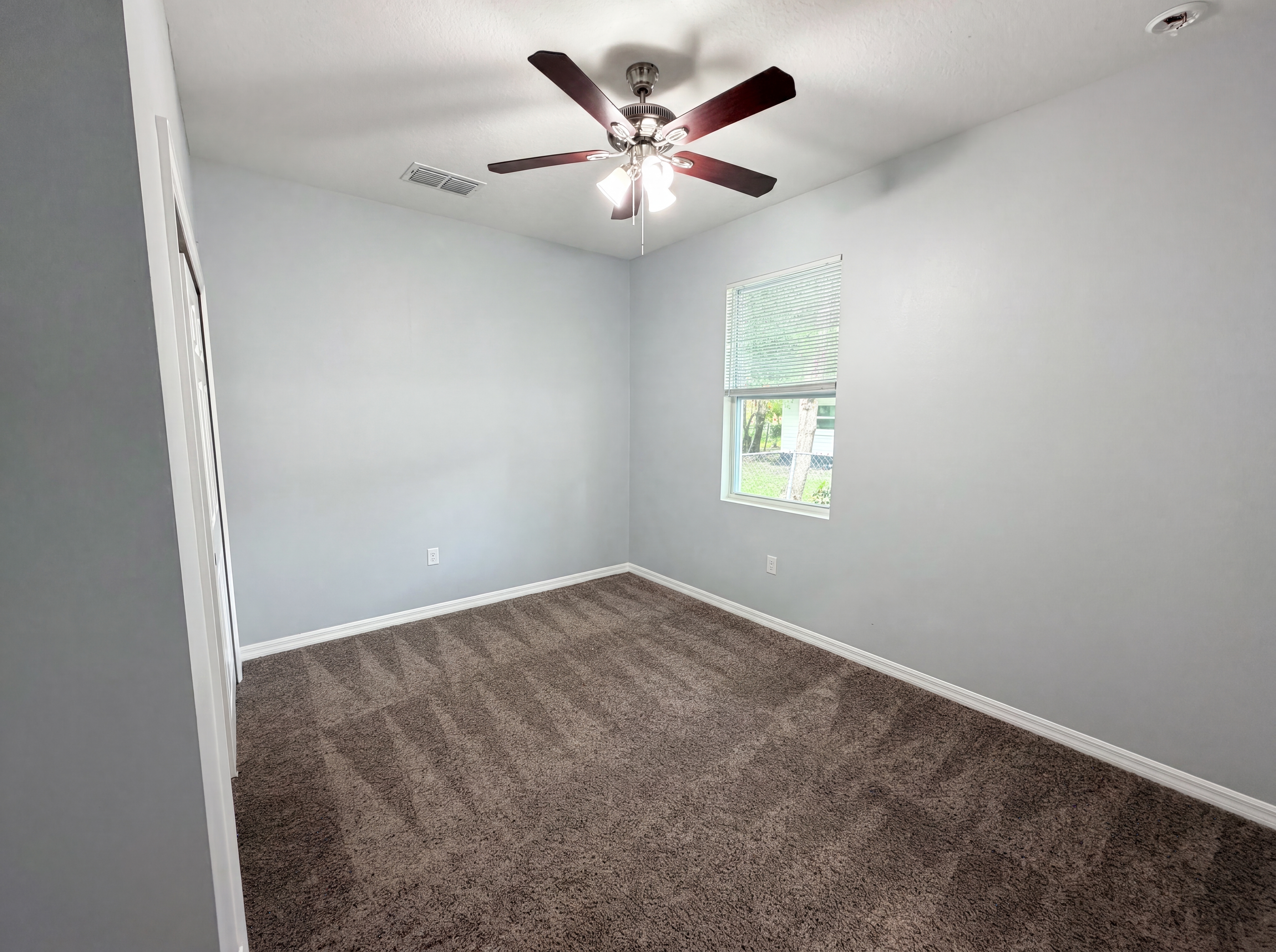 Photo 14 of 27 of 1013 W 11th St, Sanford, FL