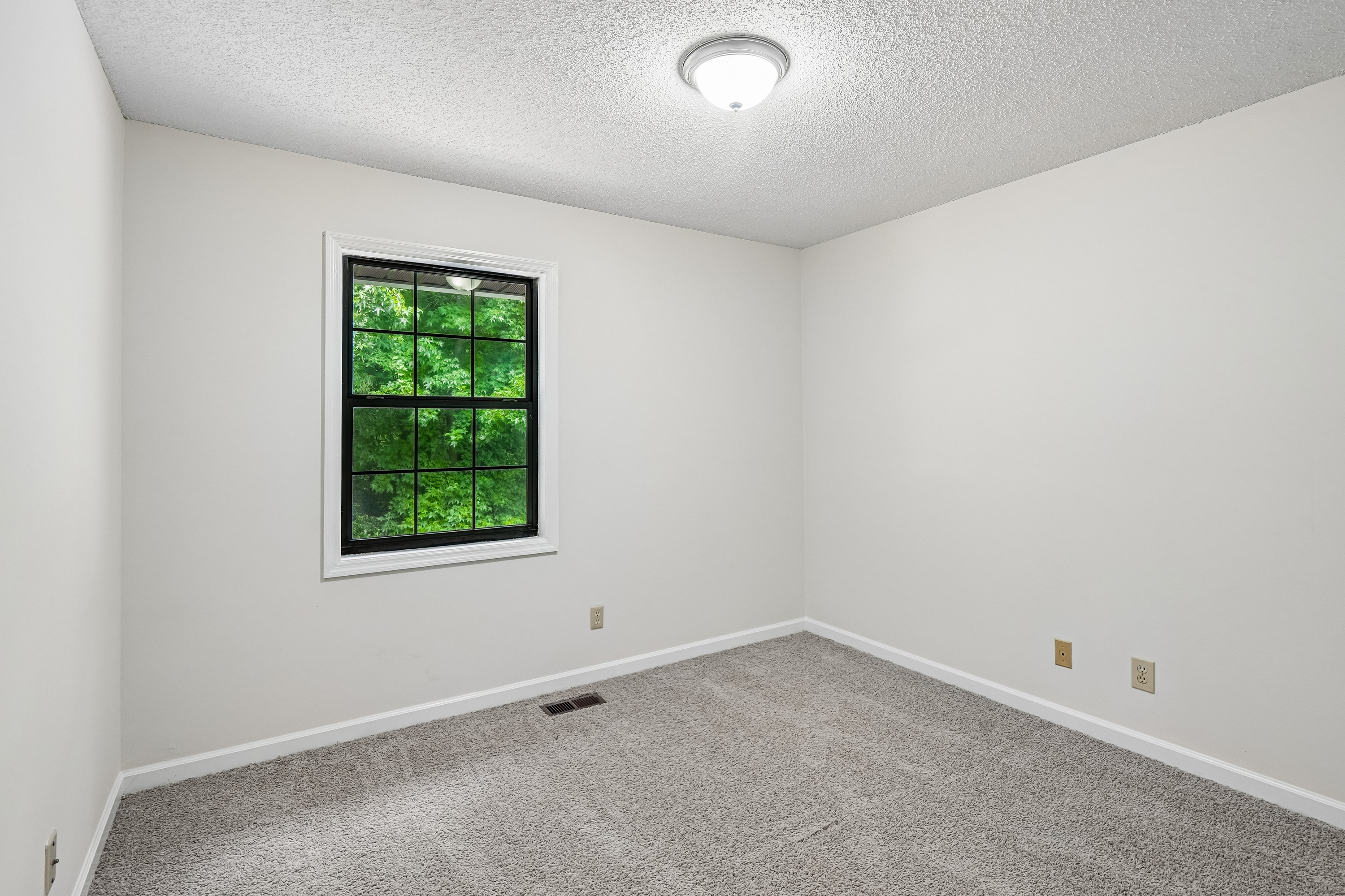 Photo 38 of 46 of 5997 Wintergreen Rd, Norcross, GA