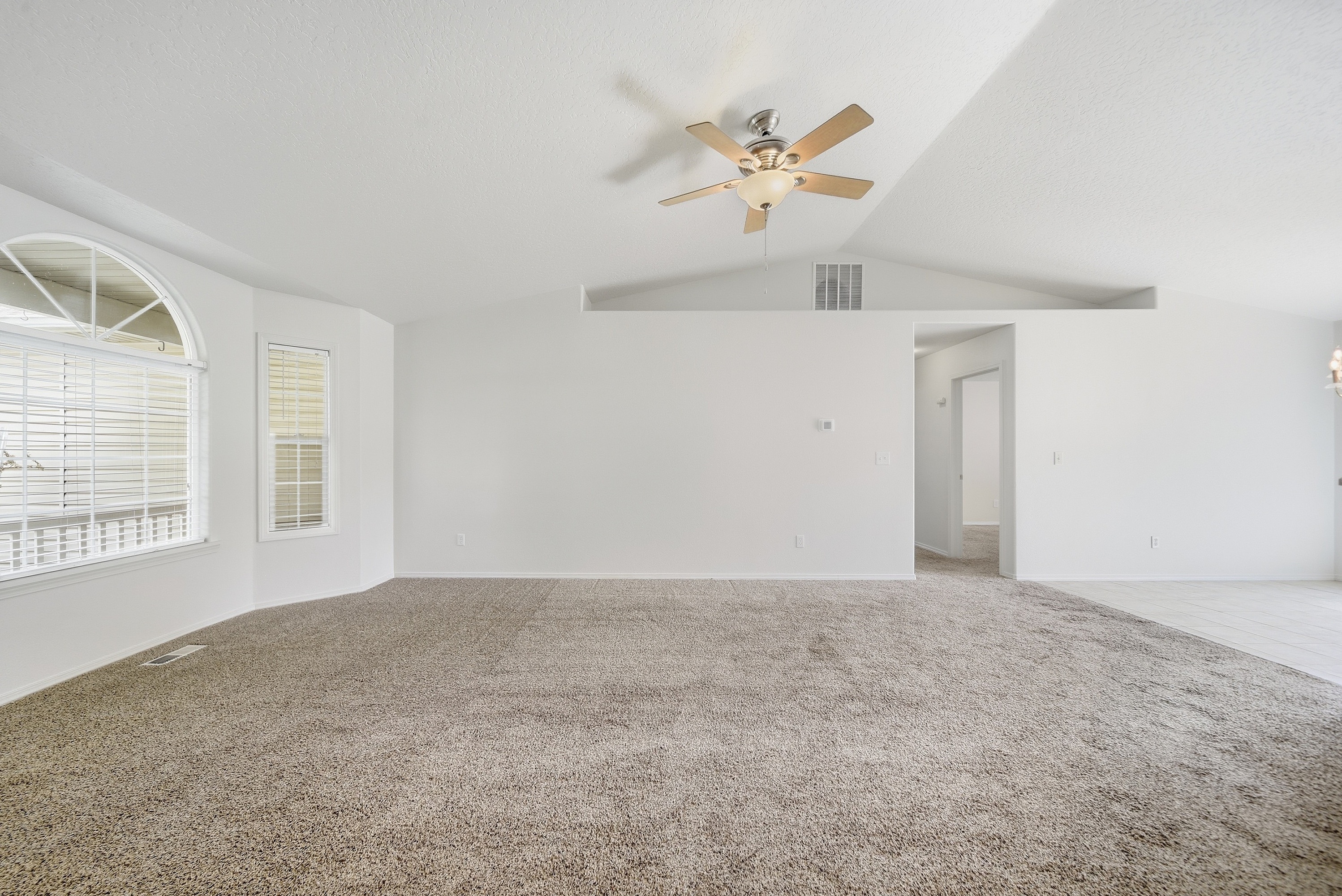 Photo 8 of 26 of 2419 E Maryland Ave, Nampa, ID