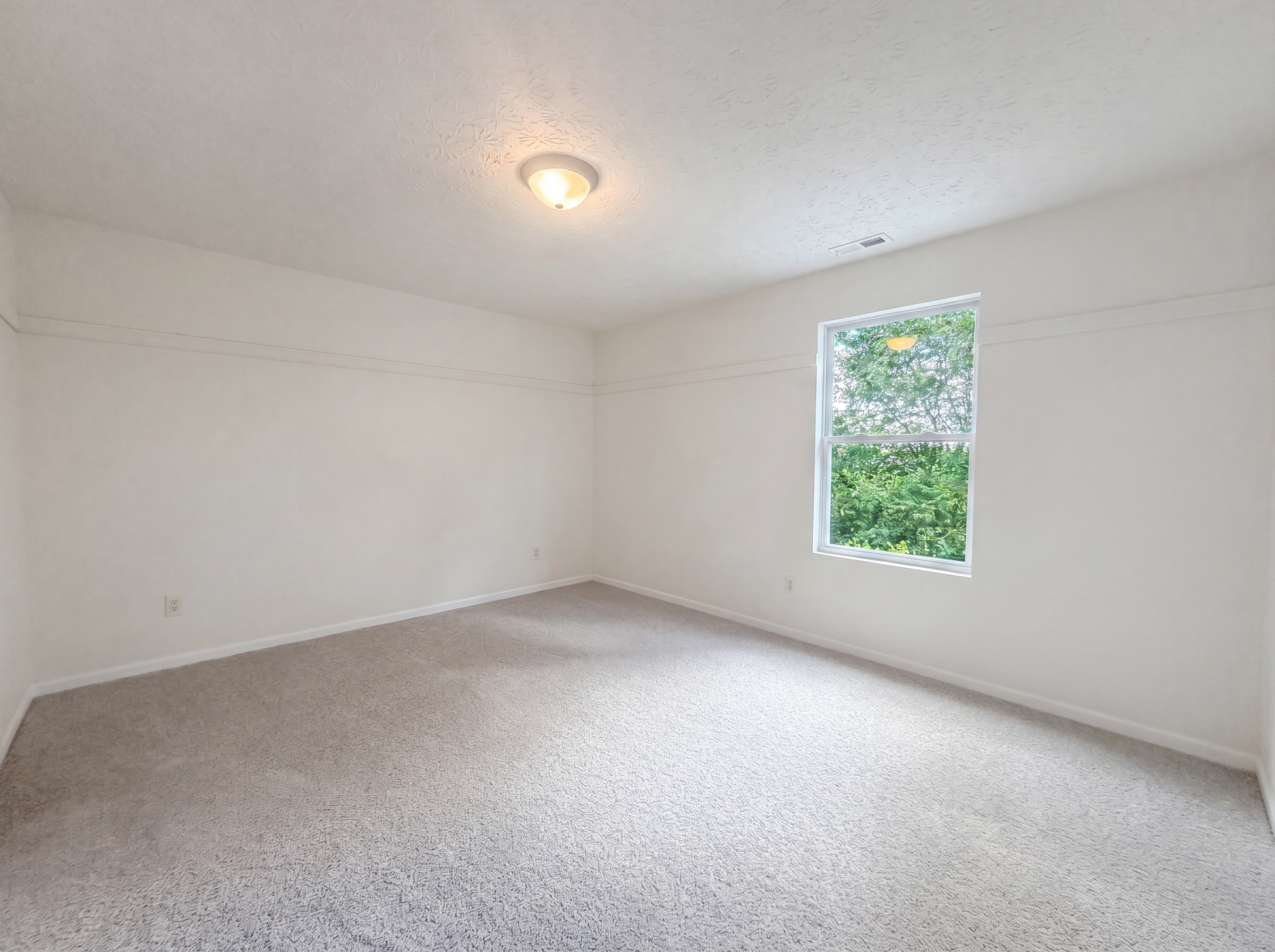 Photo 16 of 29 of 4625 Kenross Dr, Columbus, OH