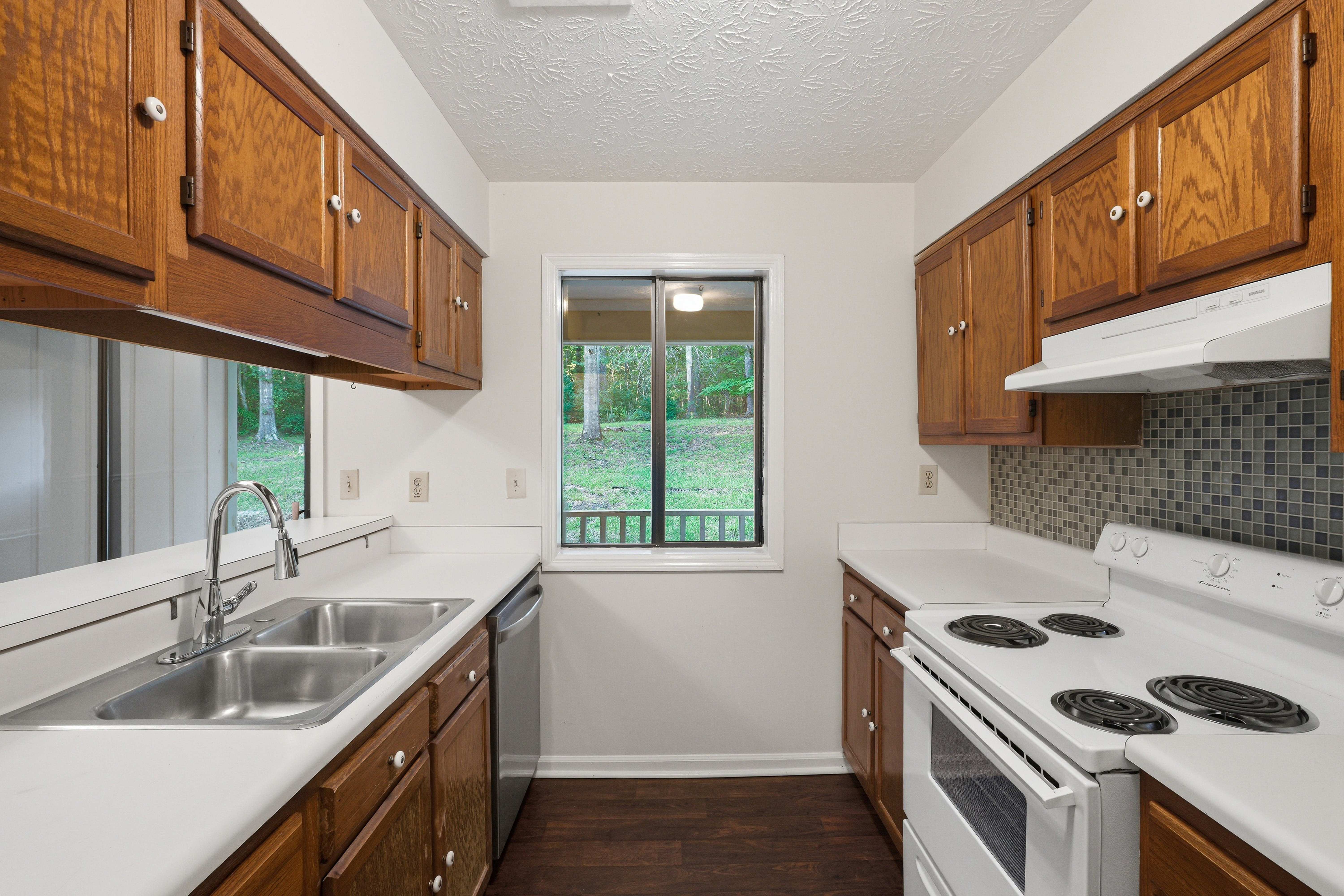 Photo 12 of 33 of 140 Forrest Brook Dr, Palmetto, GA