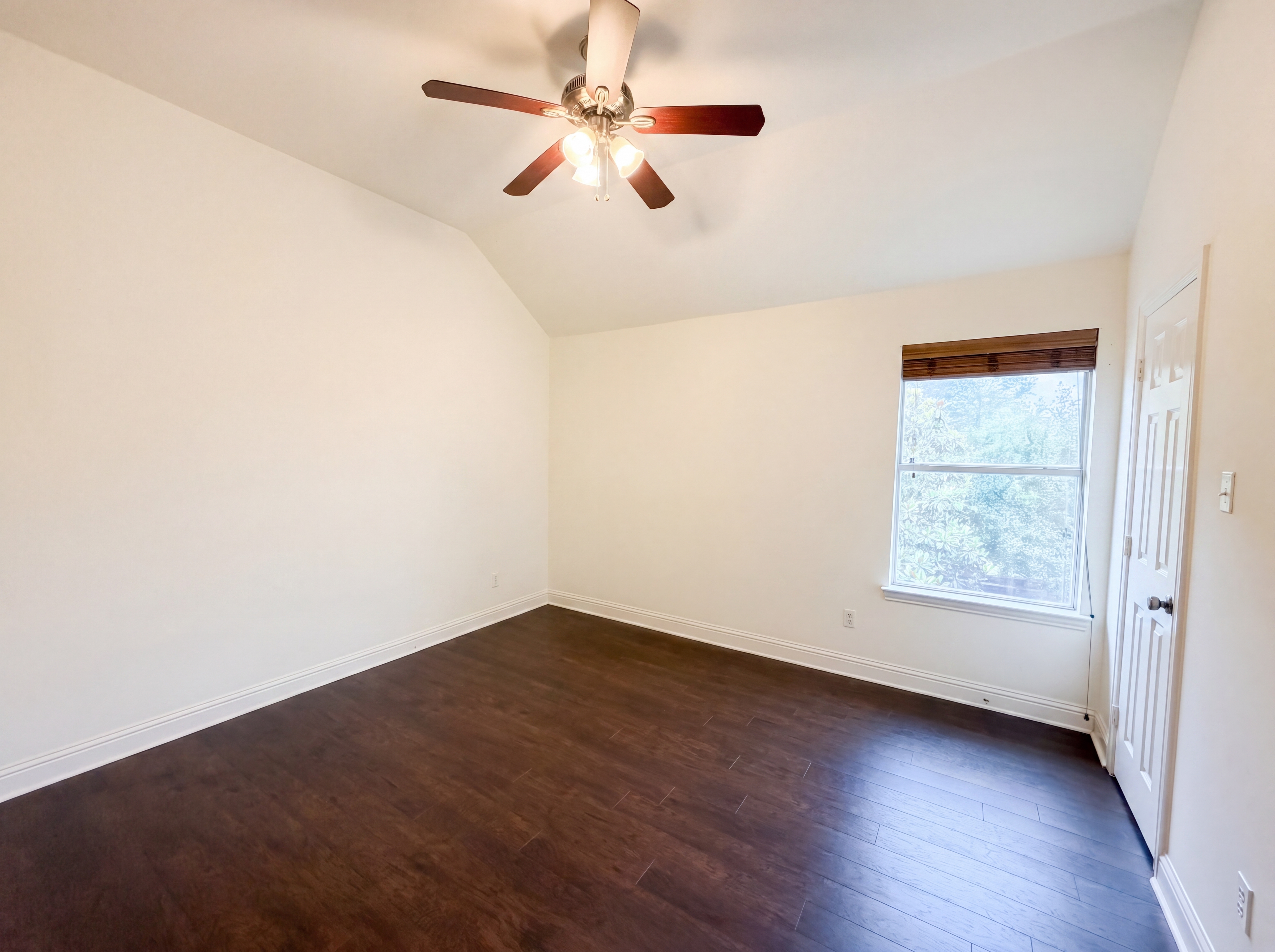 Photo 4 of 22 of 2446 Chesterfield Rd, Garland, TX