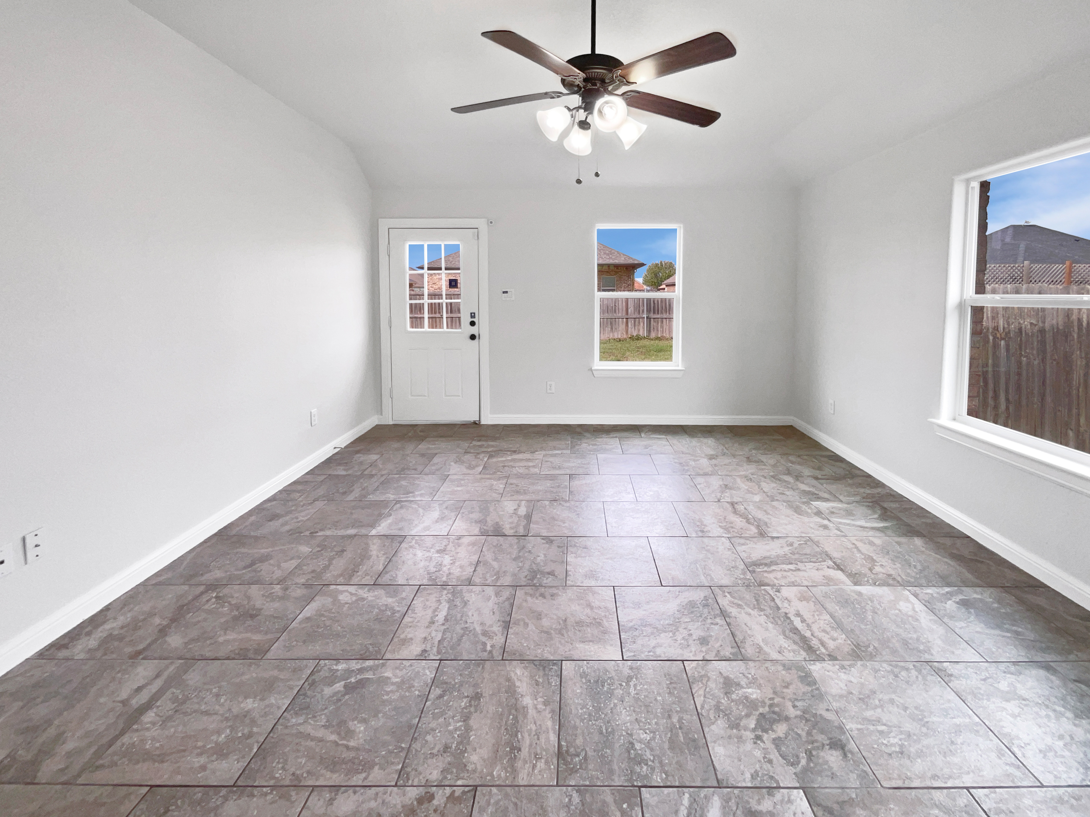 Photo 3 of 16 of 112 Halifax Cir, Palmer, TX