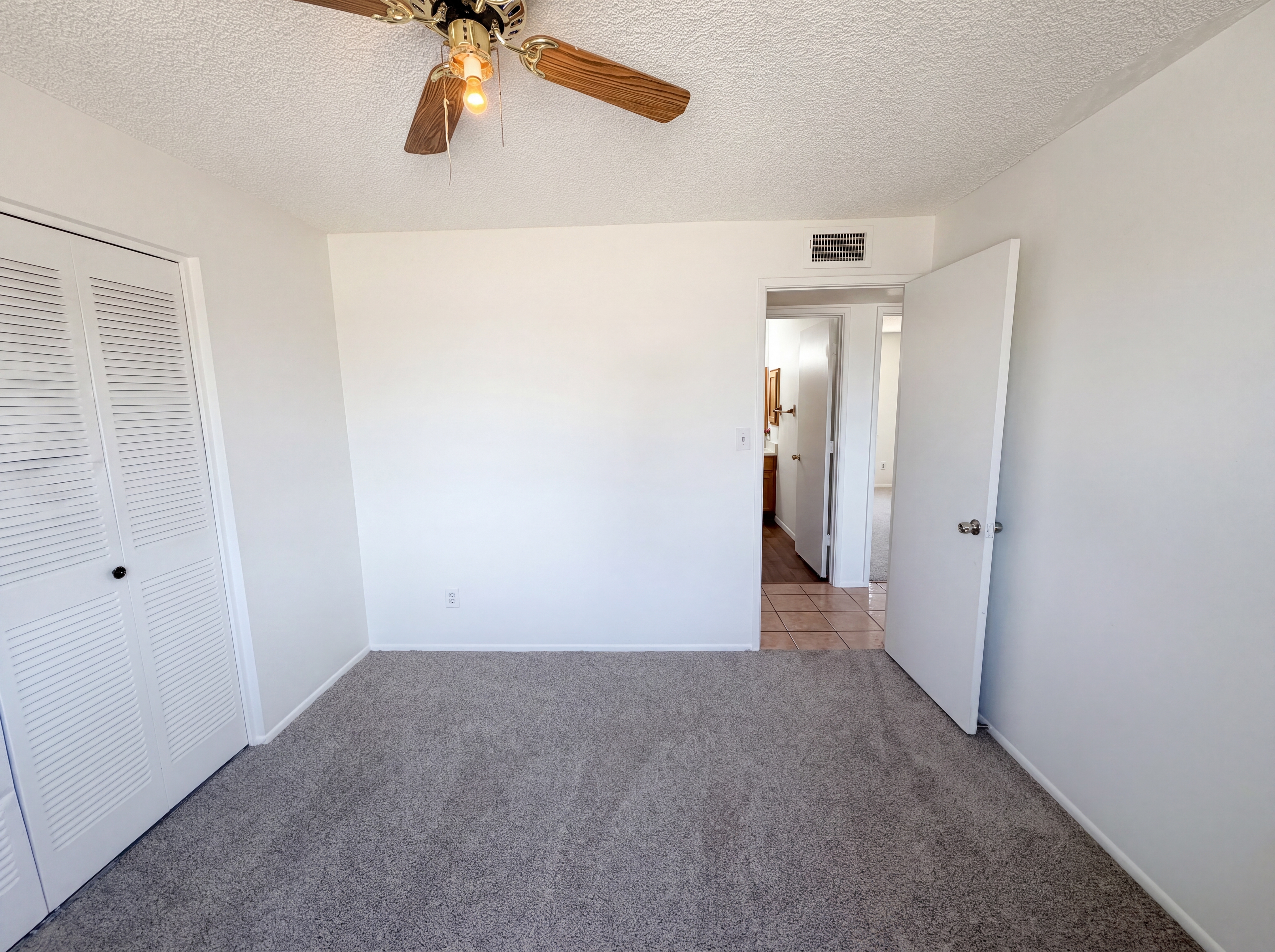 Photo 9 of 19 of 2831 N 70th Dr, Phoenix, AZ