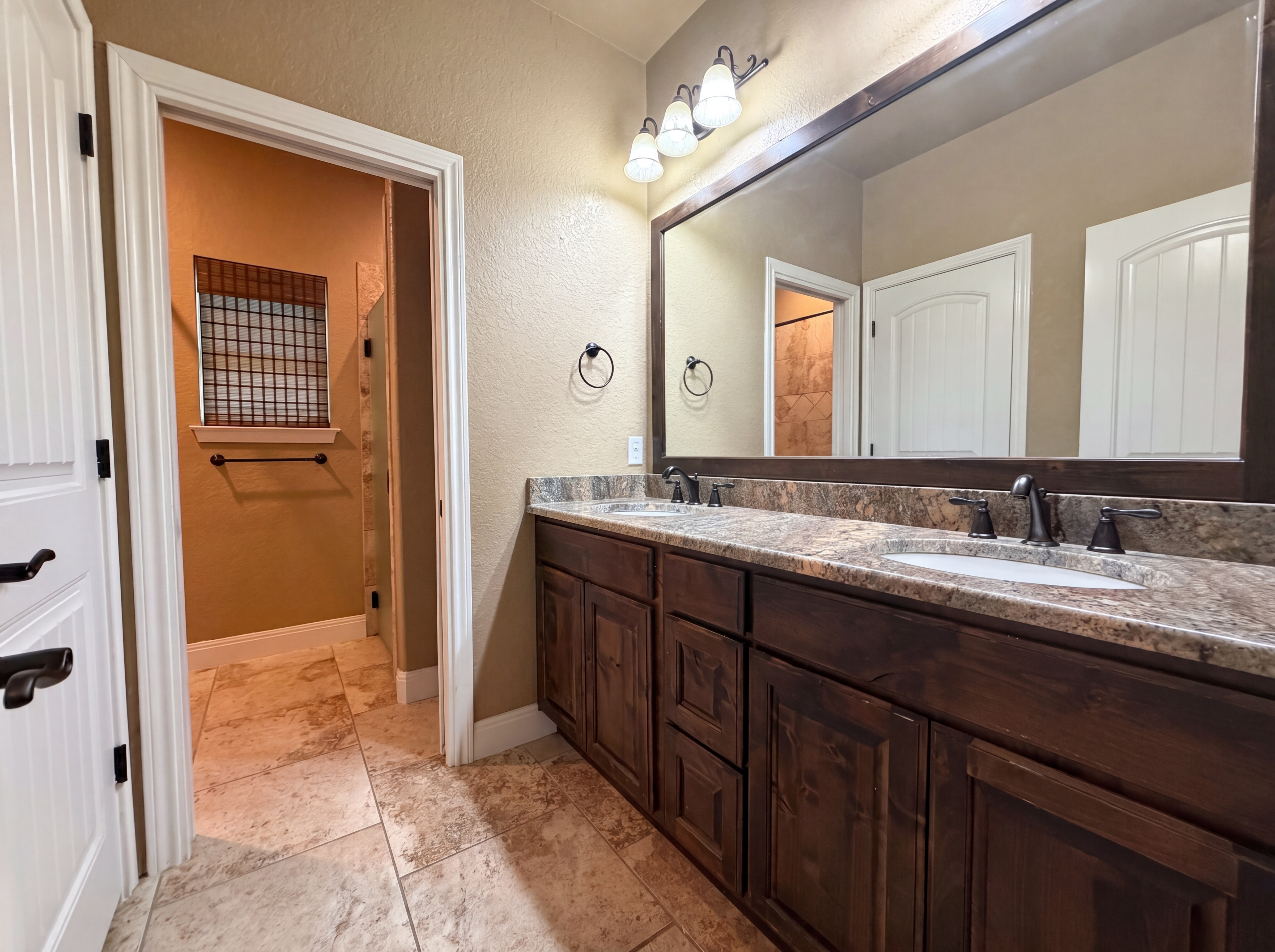 Photo 15 of 16 of 105 E Eden Vly, Adkins, TX