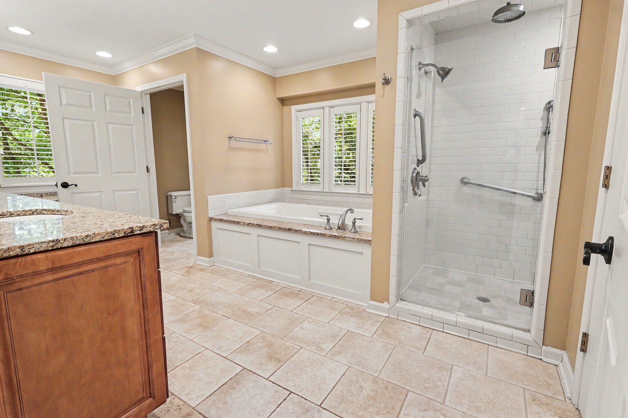 Photo 10 of 21 of 1941 River Way Dr, Hoover, AL