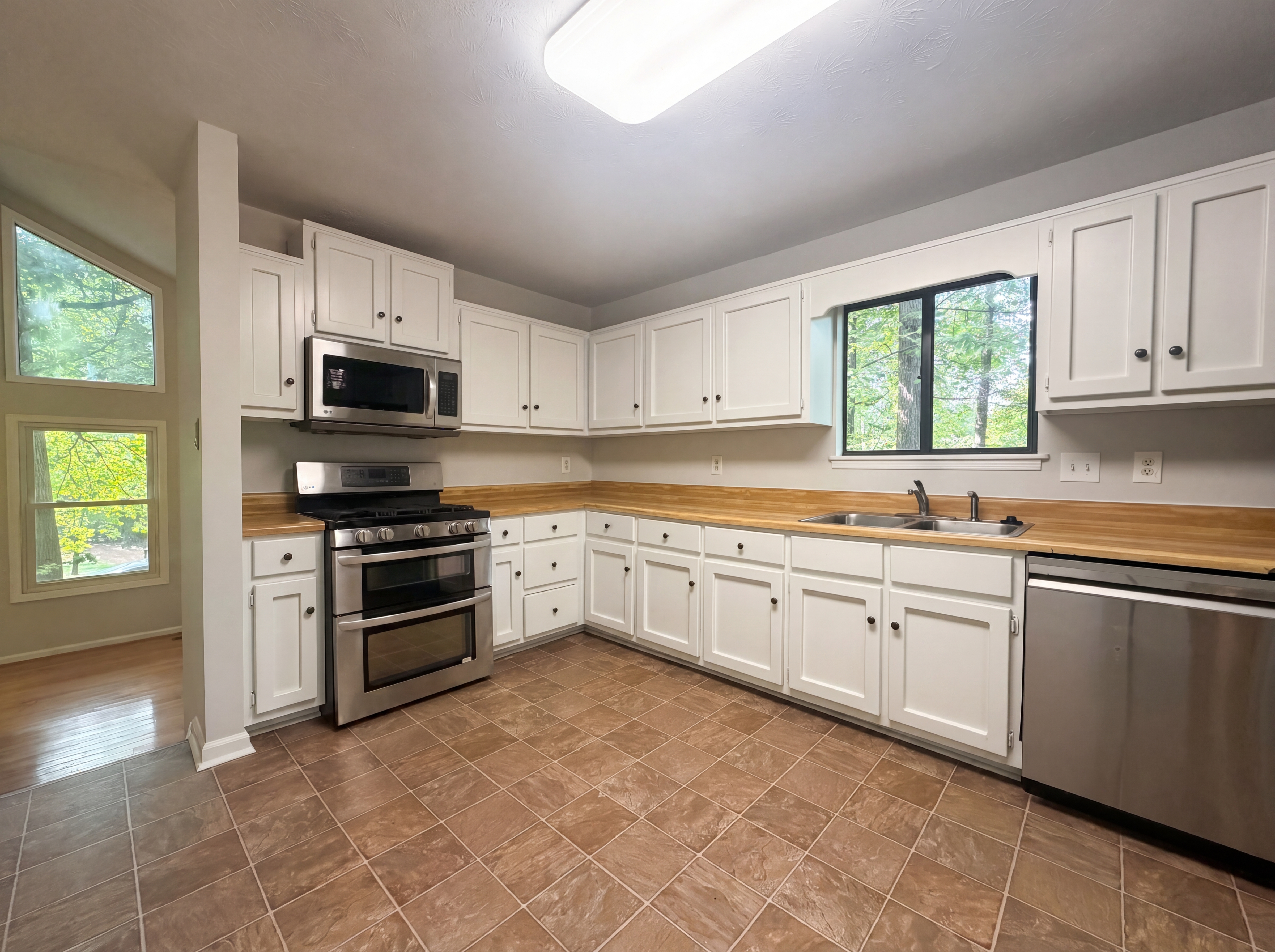 Photo 10 of 24 of 3143 Chase Ct SW, Marietta, GA