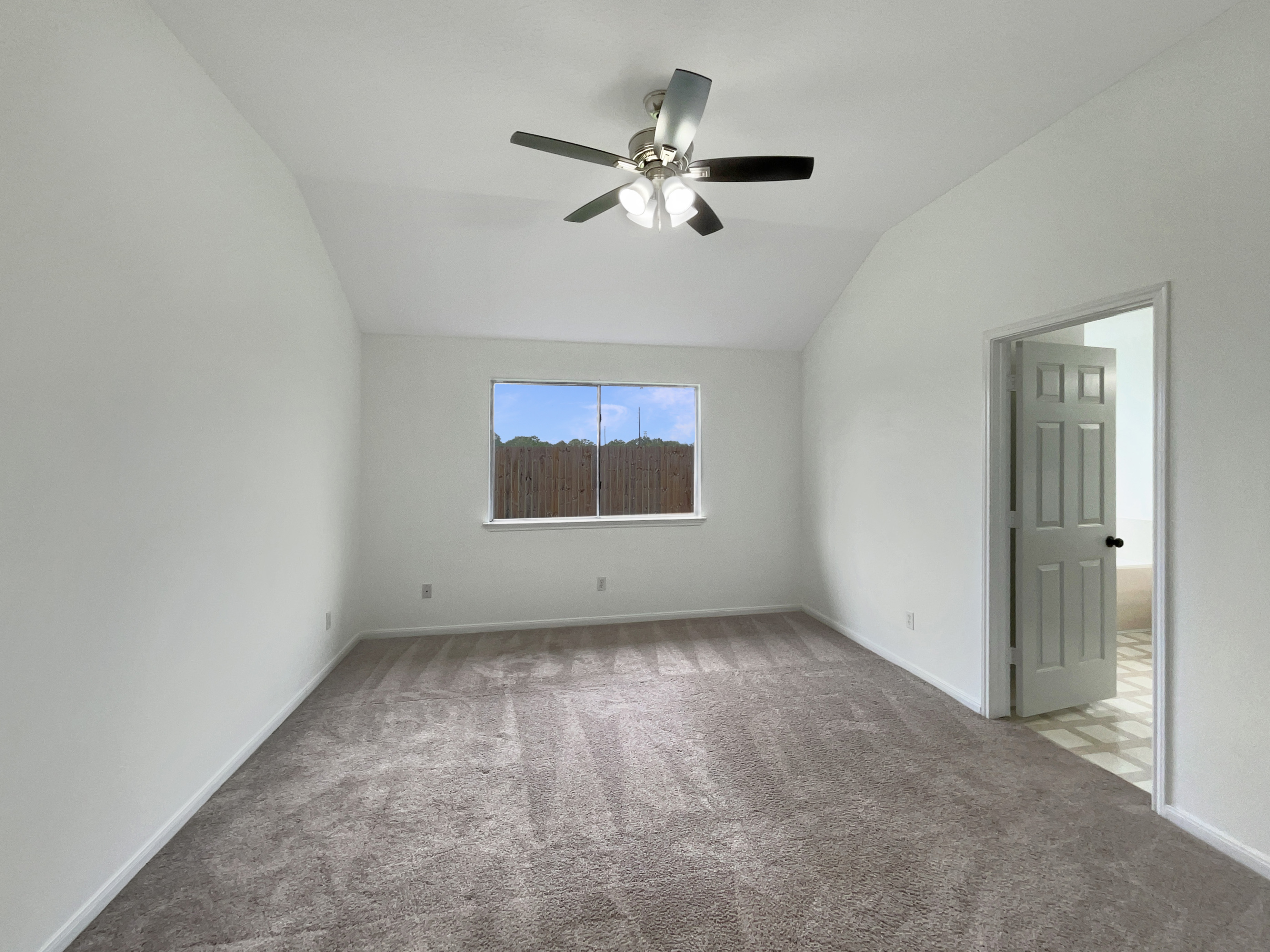 Photo 5 of 19 of 4326 Eaglewood Trail Dr, Fresno, TX