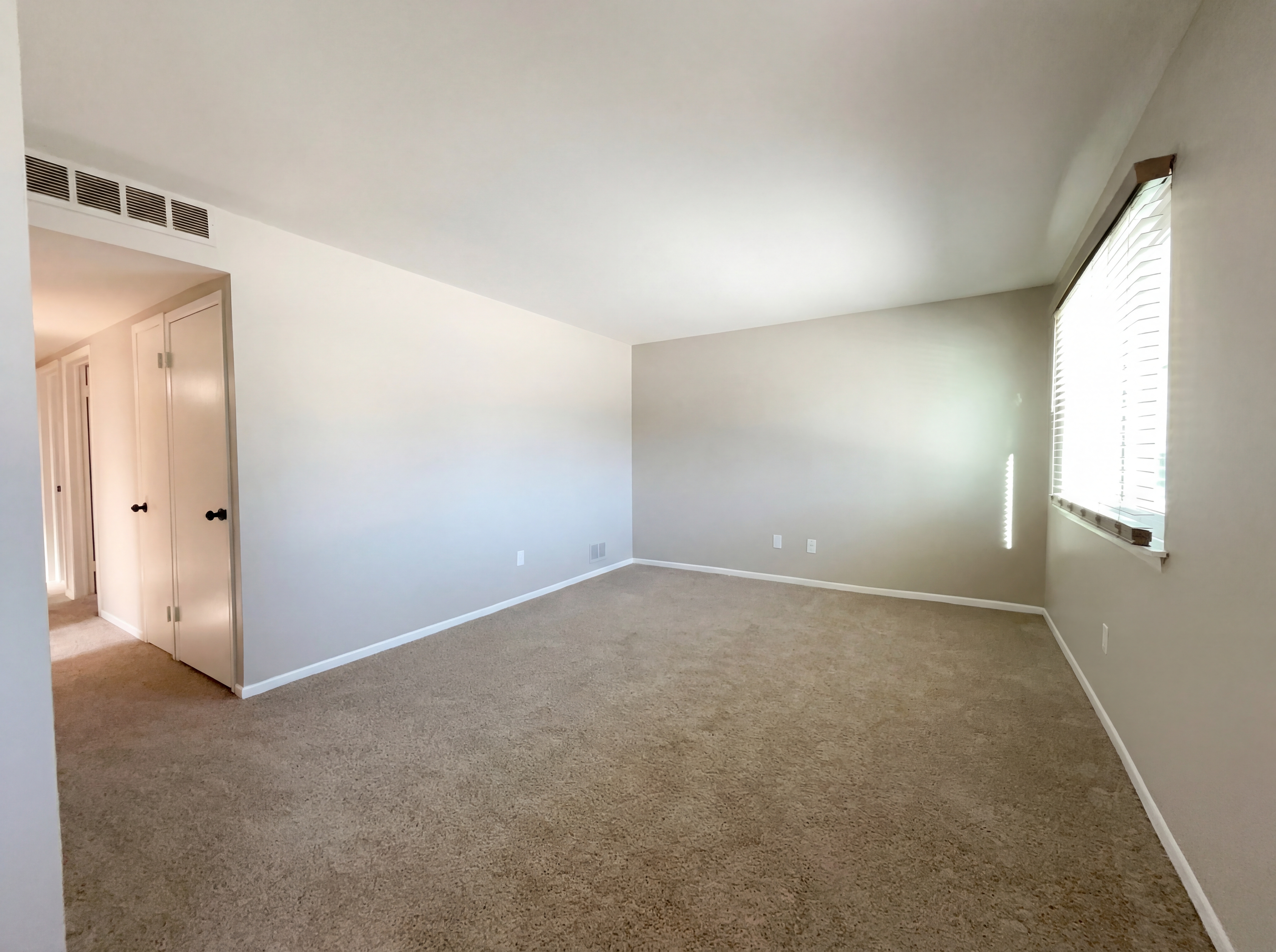 Photo 4 of 17 of 7912 Pine St, Taylor, MI