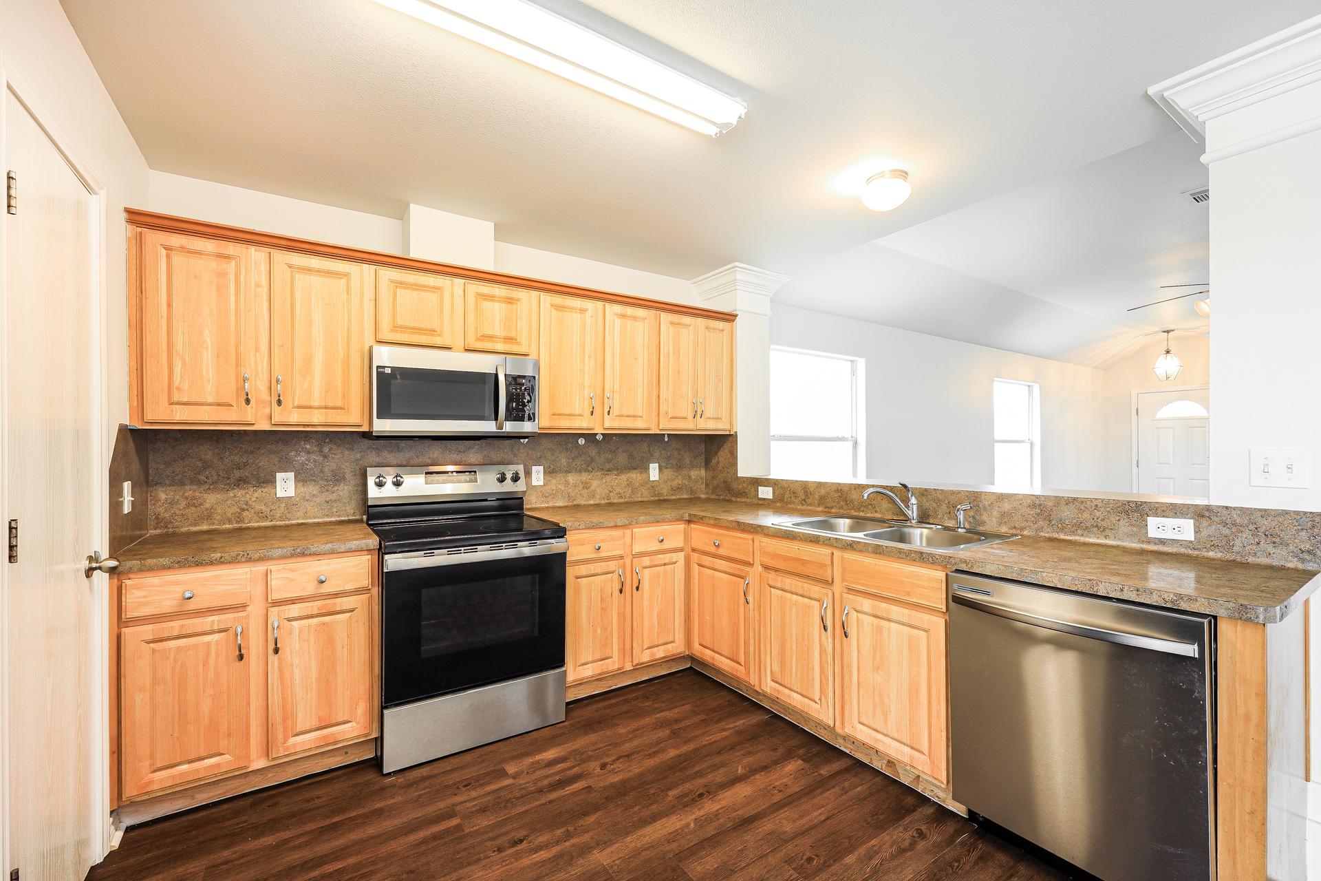 Photo 3 of 22 of 7508 Star Harbor Dr, Corpus Christi, TX