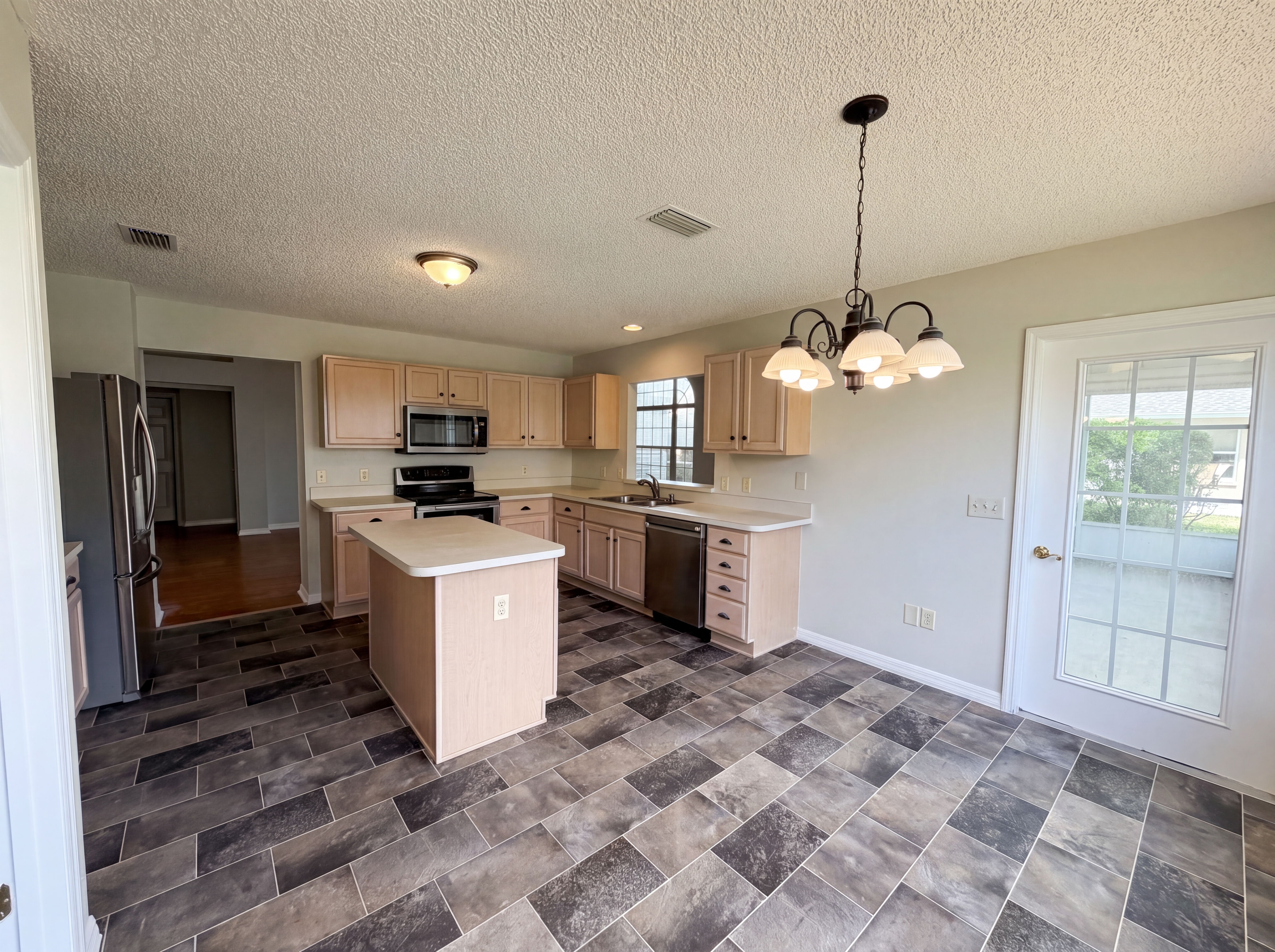 Photo 9 of 17 of 1407 Figueroa St, The Villages, FL