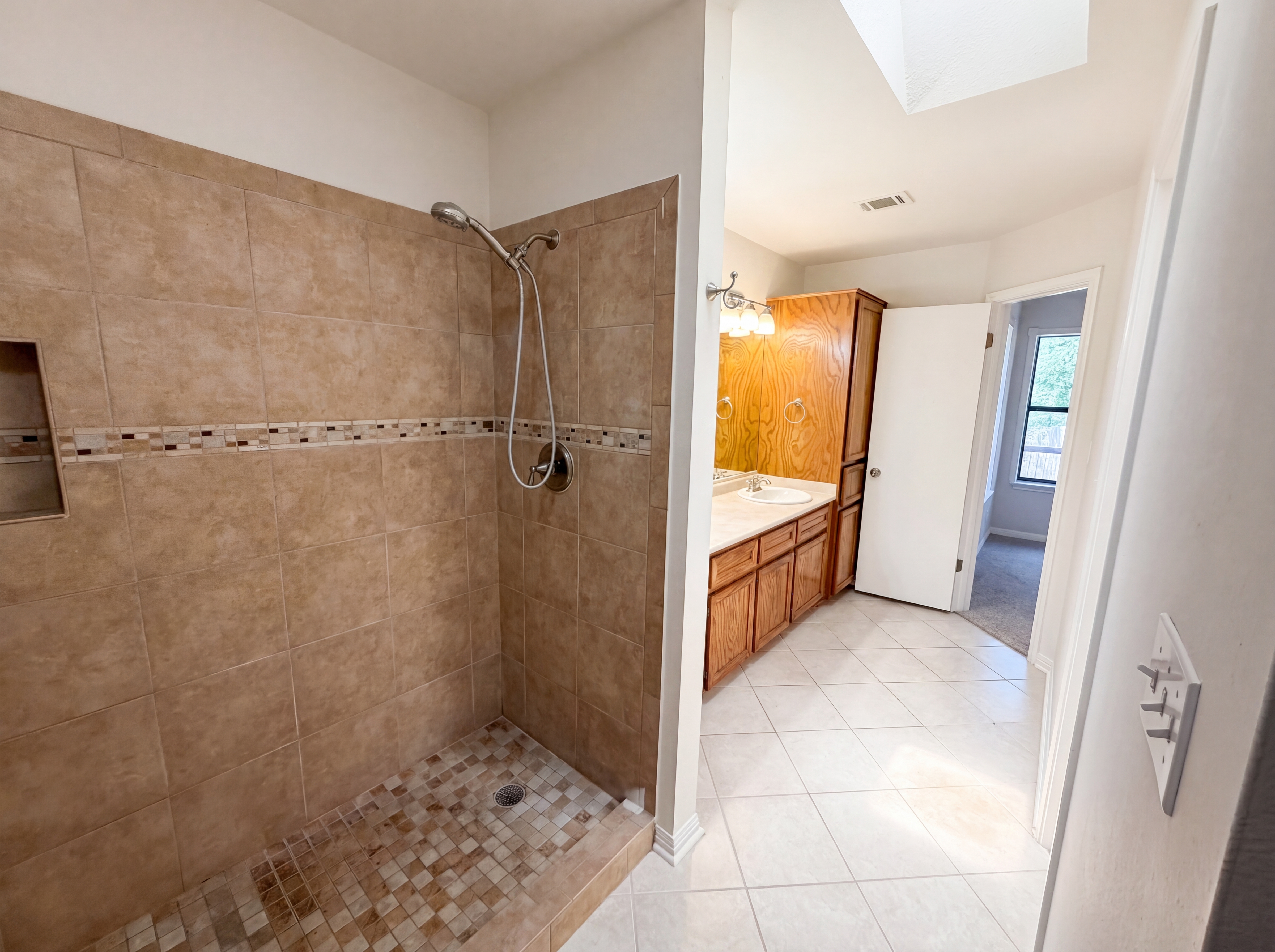 Photo 13 of 17 of 1111 N Riviera Cir, Cedar Park, TX