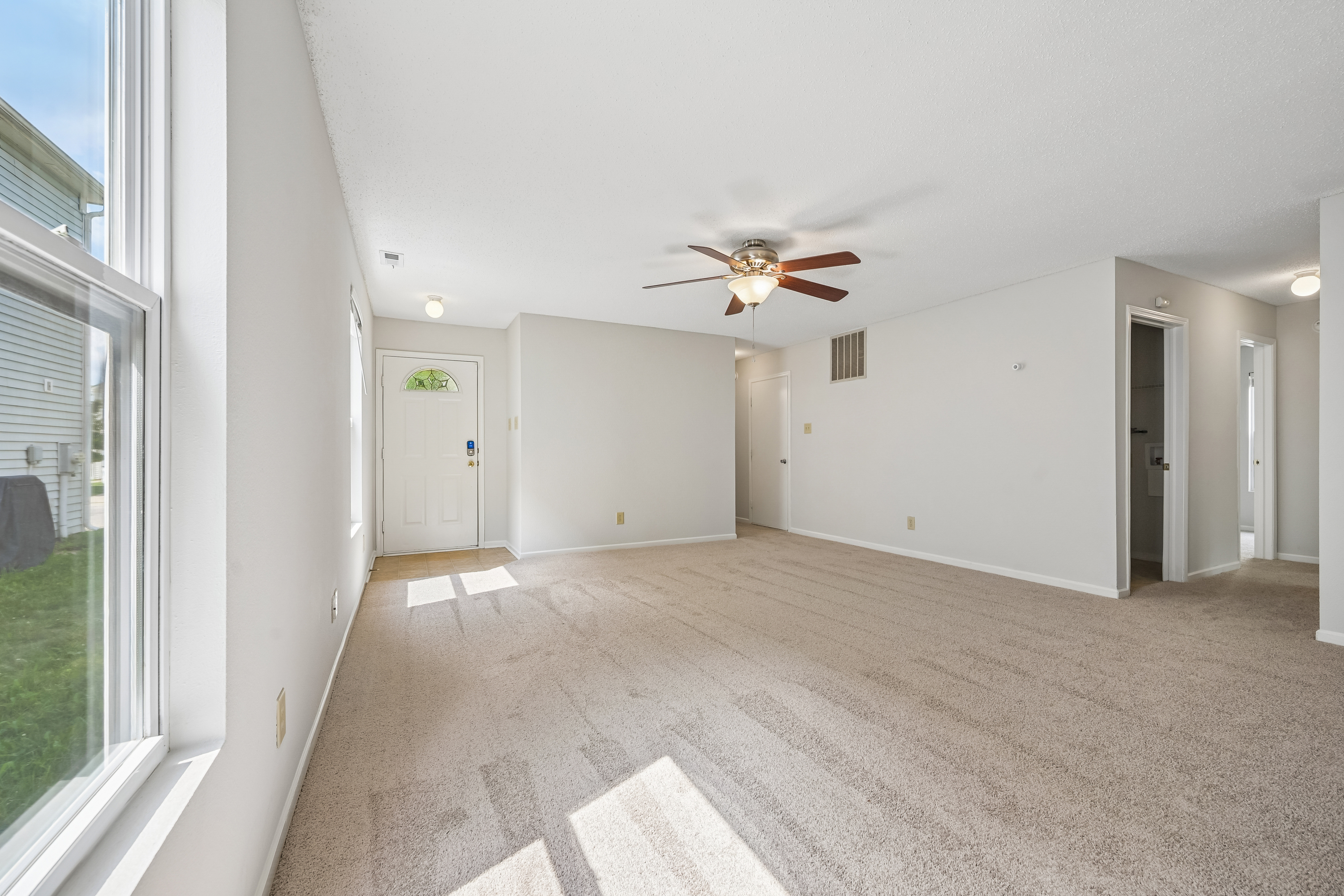 Photo 9 of 29 of 11355 Congaree Way, Indianapolis, IN