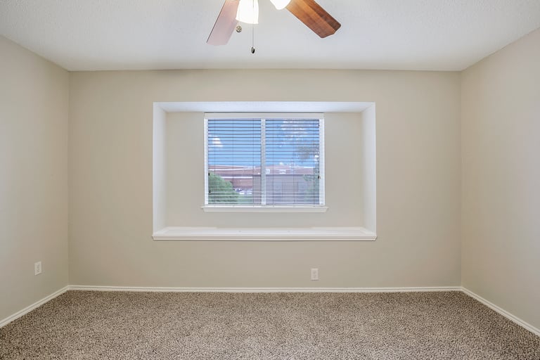 Photo 21 of 26 - 5716 Wimbledon Cir, Haltom City, TX 76137
