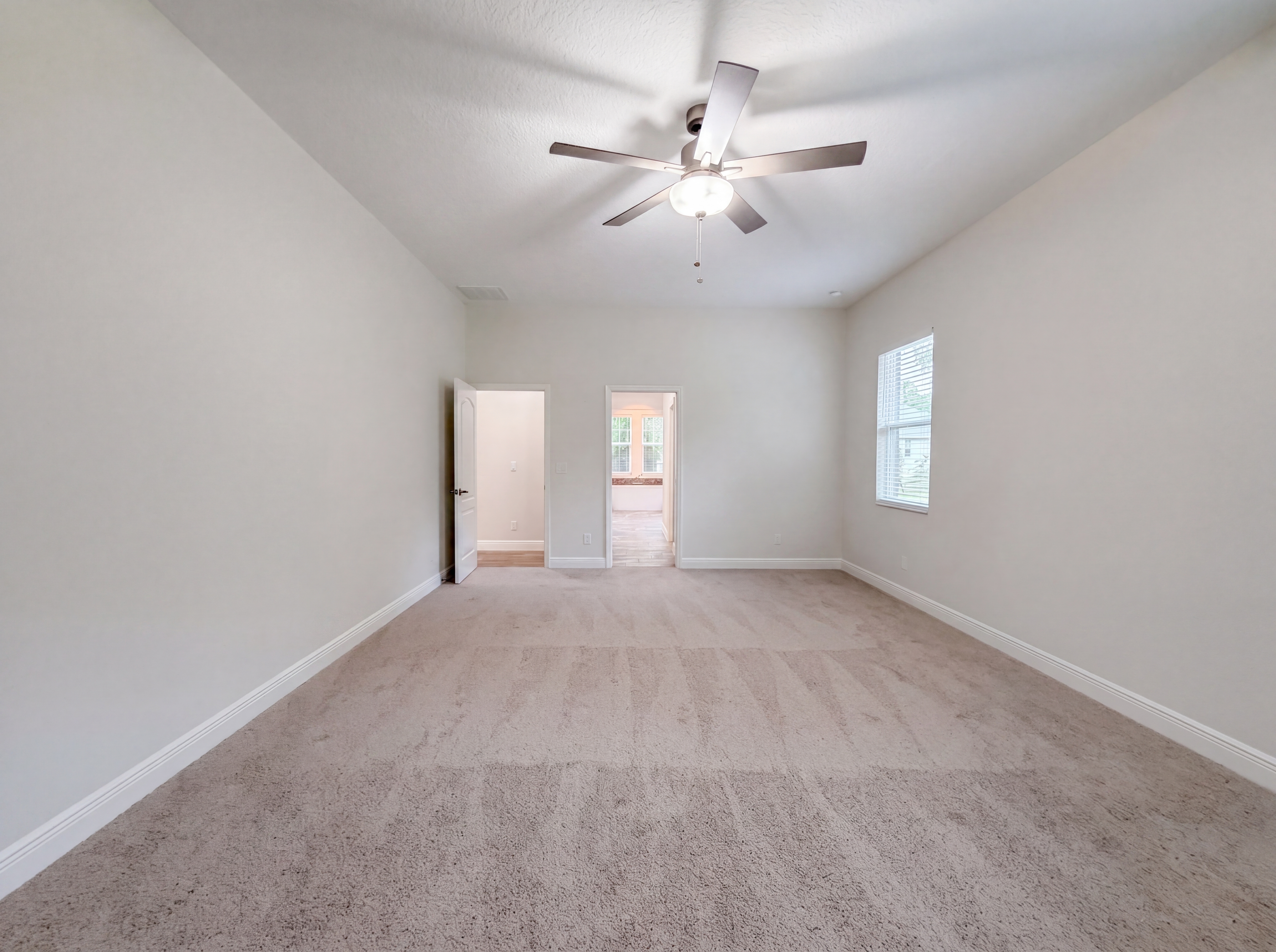 Photo 4 of 40 of 401 River Bed Ct, Wimauma, FL