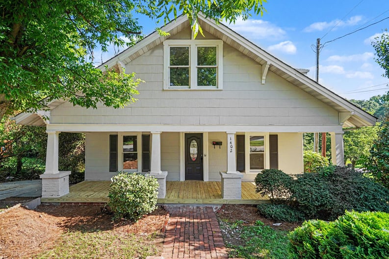 Property photo 1 of 1402 1st Avenue Pl NW