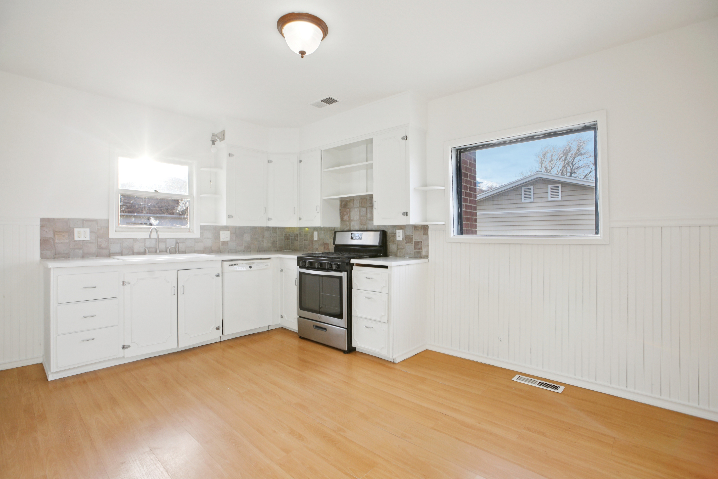 Photo 2 of 26 of 579 S 400 W, Brigham City, UT