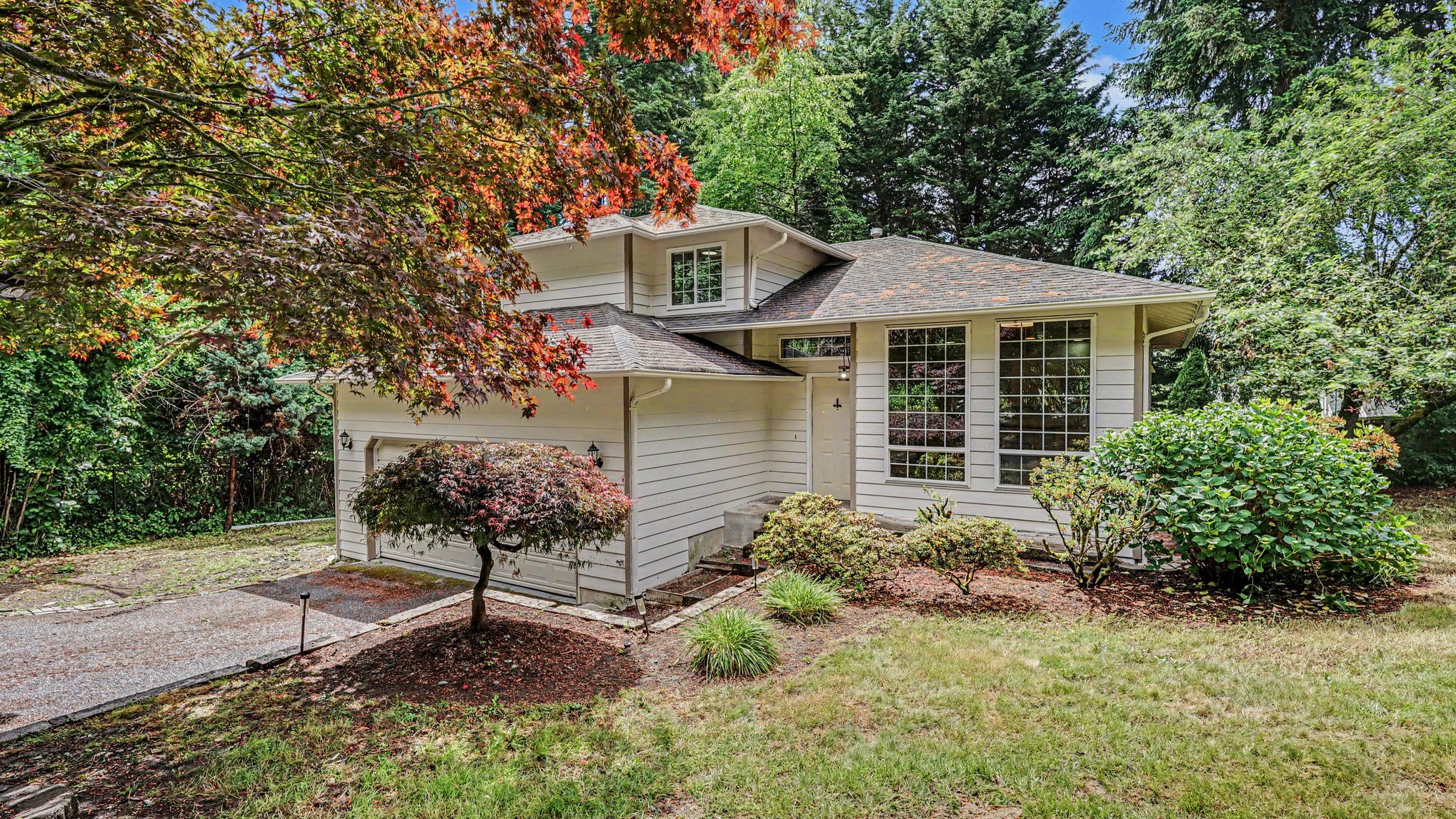 Photo 6 of 19 of 9605 NE 132nd St, Kirkland, WA