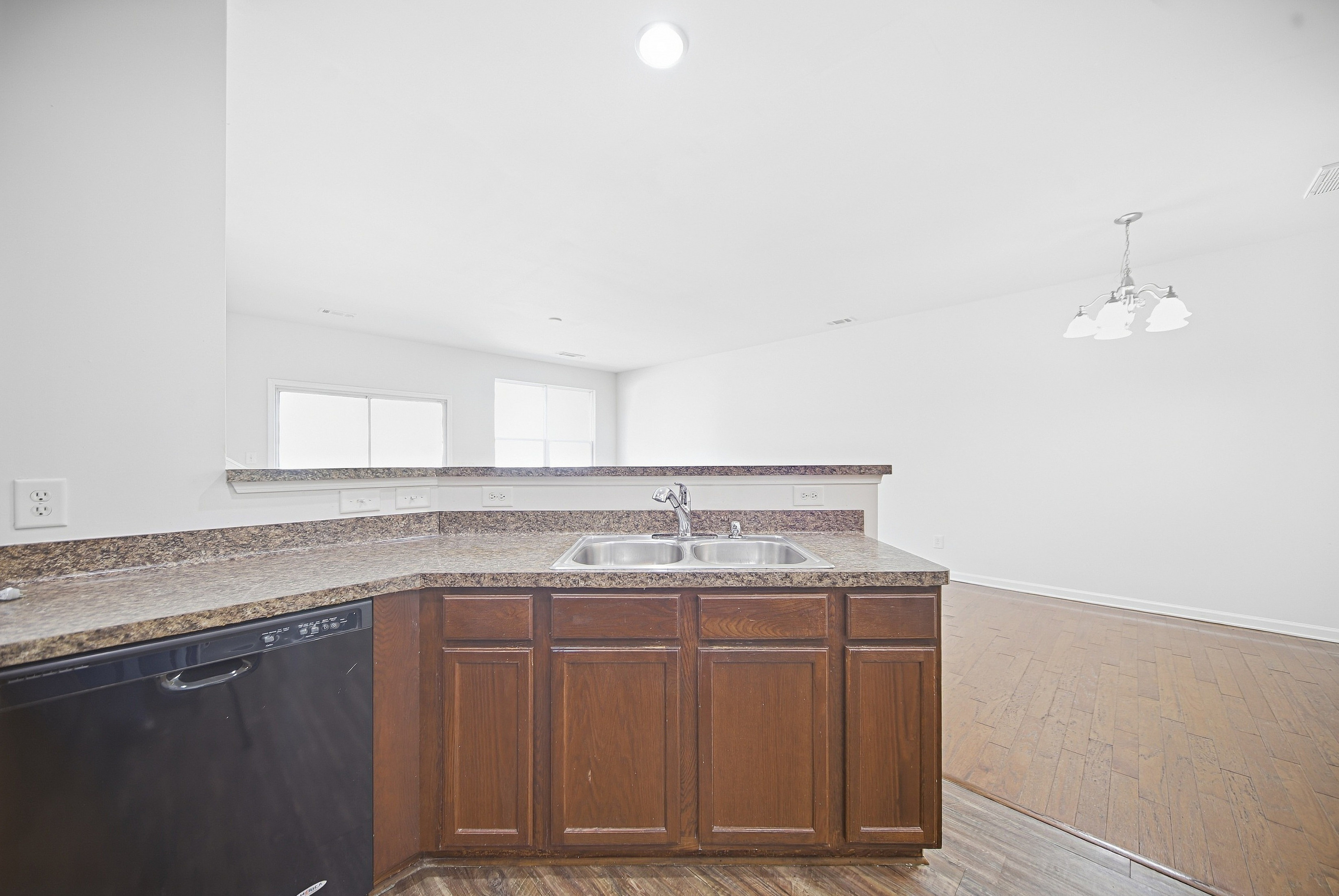Photo 7 of 22 of 3318 Fernview Dr, Lawrenceville, GA