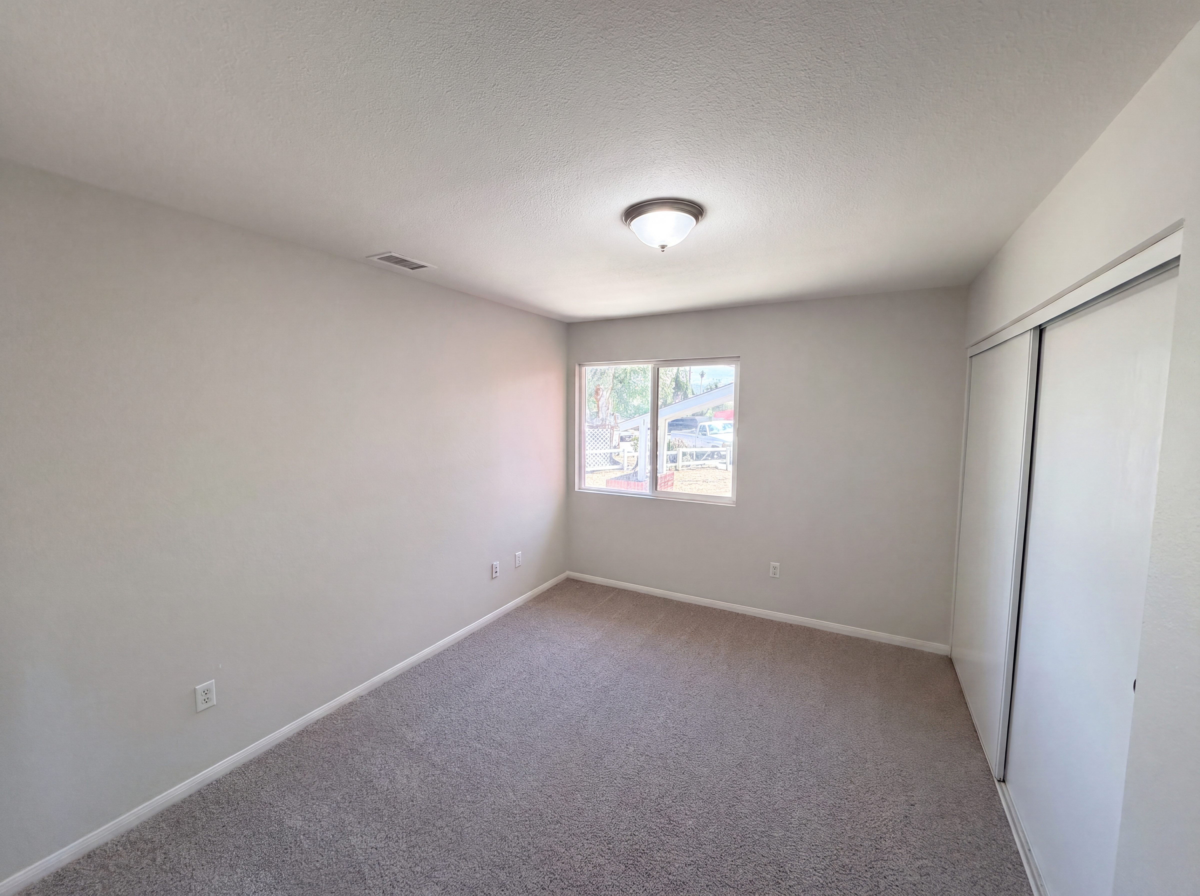 Photo 14 of 20 of 215 Laurel Ln, Hemet, CA