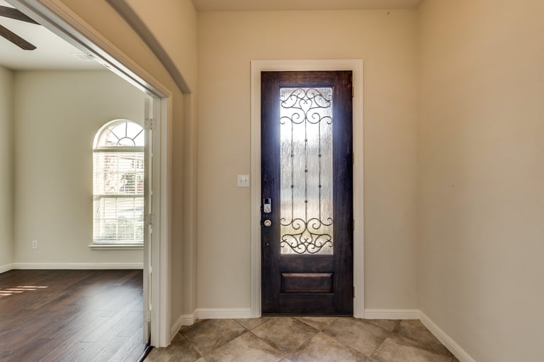 Photo 7 of 30 - 1517 Nightingale Dr, Aubrey, TX 76227