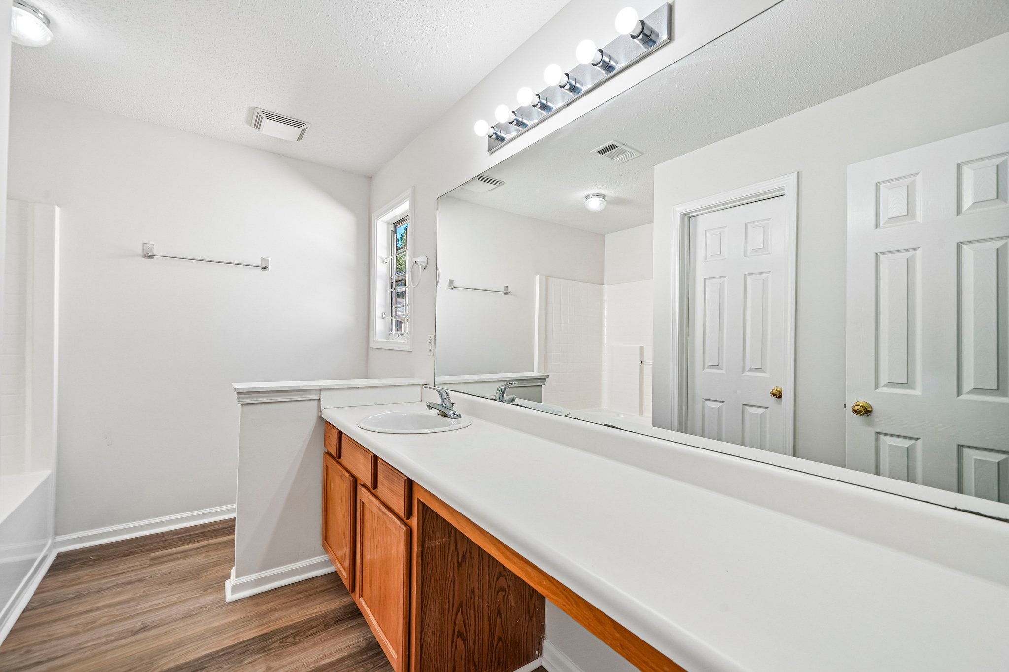 Photo 11 of 22 of 7121 Ravenwood Ln, Lithonia, GA