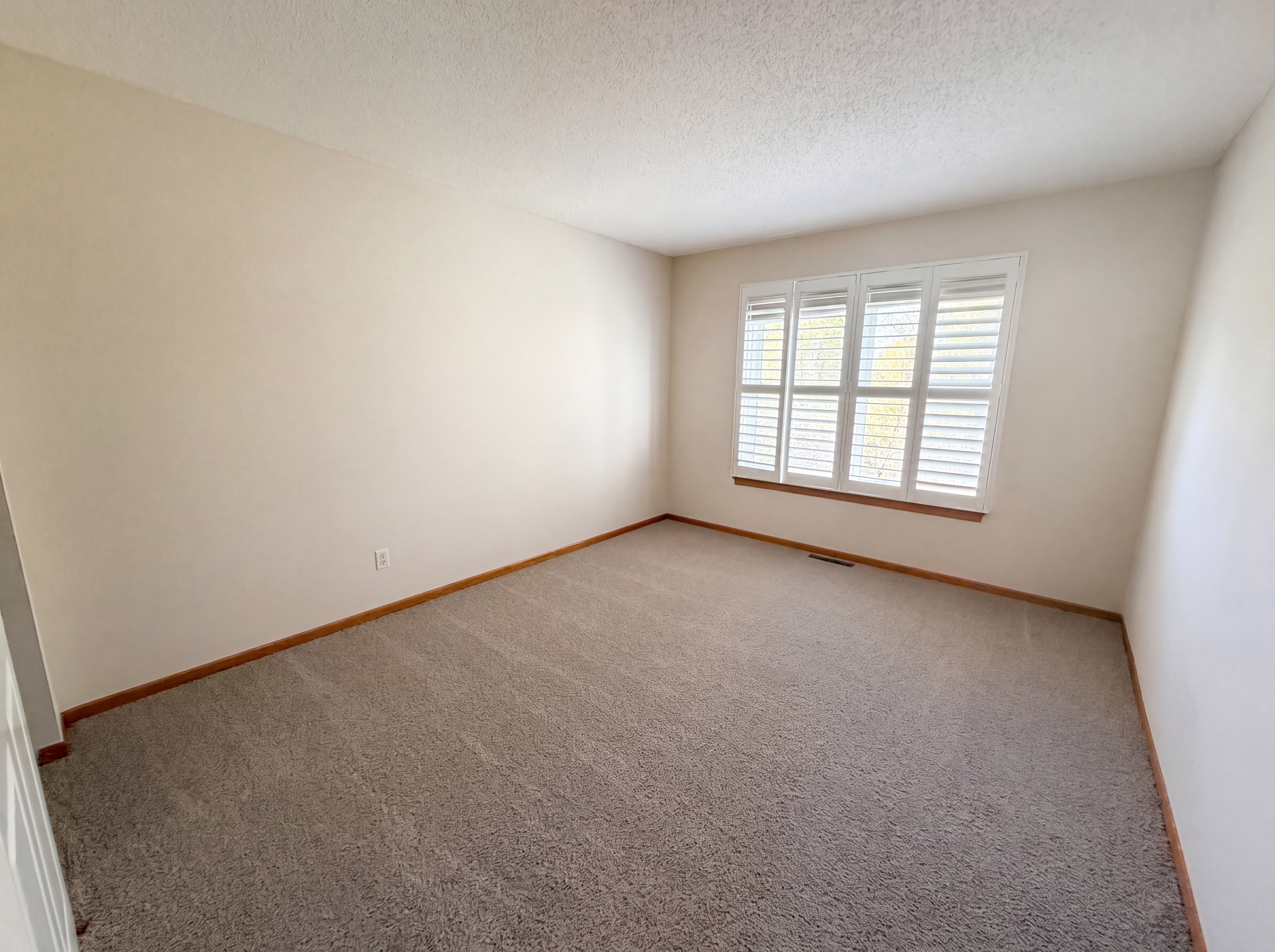 Photo 4 of 26 of 17005 78th Pl N, Maple Grove, MN