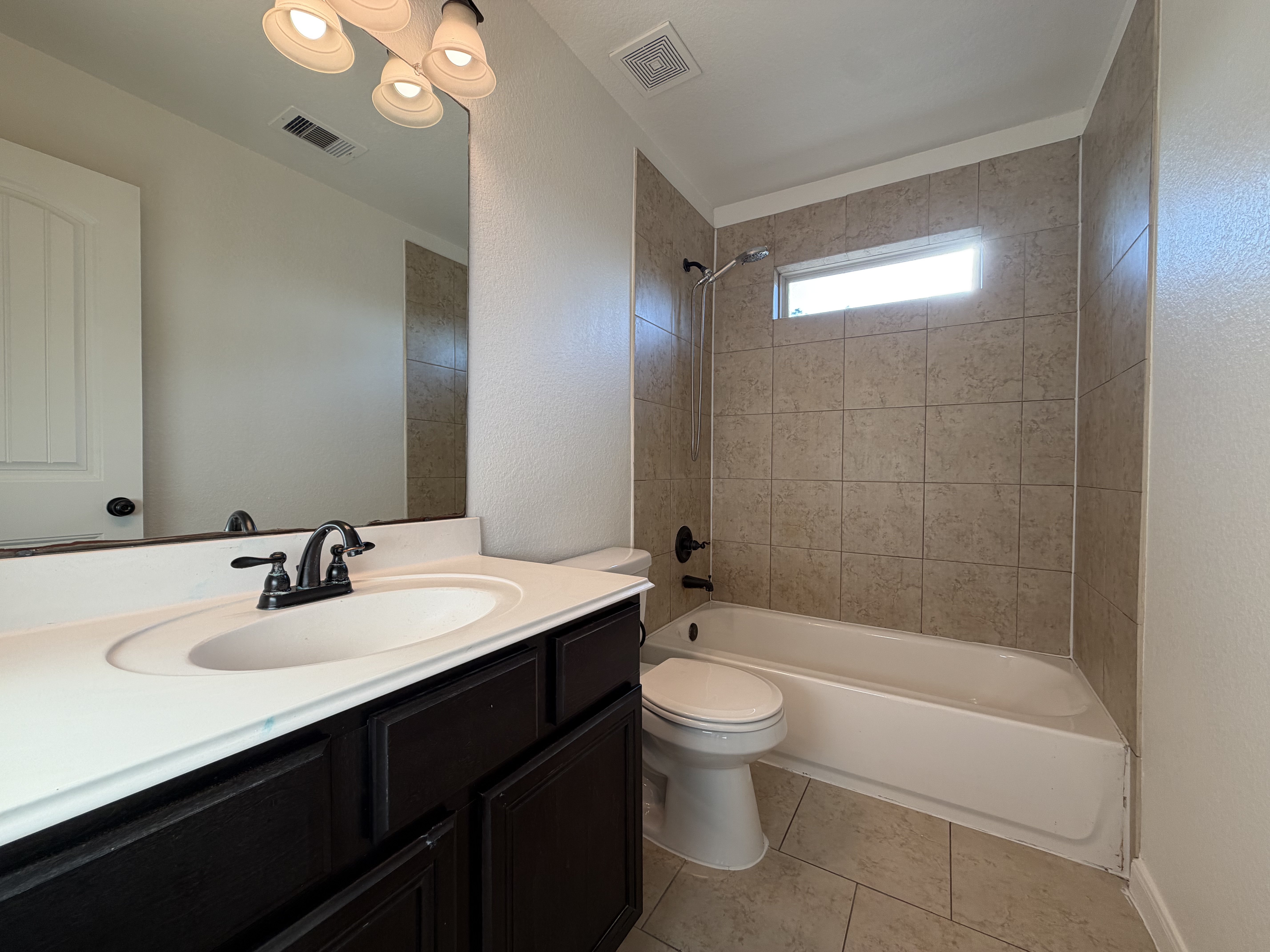 Photo 14 of 24 of 5923 Carnaby Ln, Rosenberg, TX