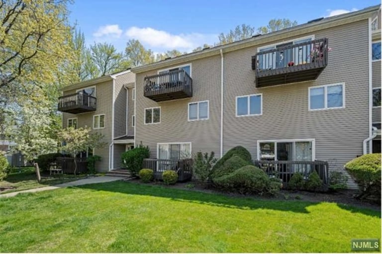 27 Presidential Dr, Englewood, NJ 07631 Opendoor