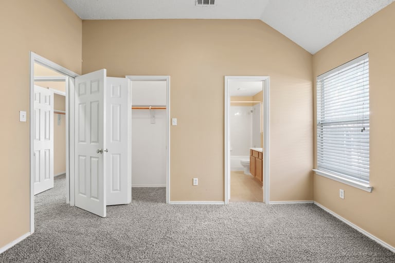 Photo 23 of 26 - 5028 San Jacinto Dr, Haltom City, TX 76137
