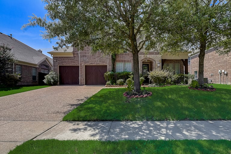 Photo 11 of 42 - 8305 Foothill Dr, Plano, TX 75024