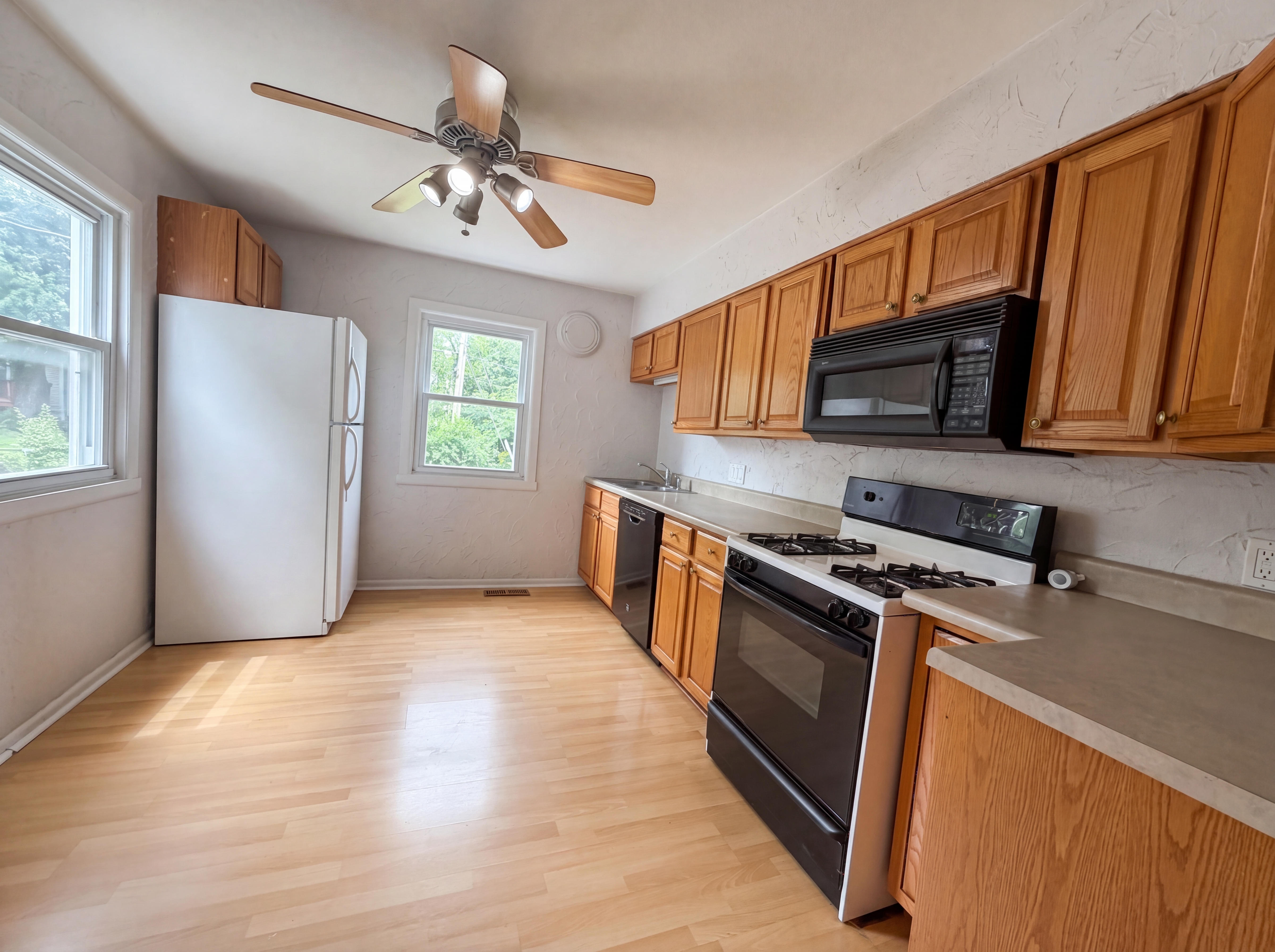Photo 2 of 18 of 1 Winstead Pl, Florissant, MO