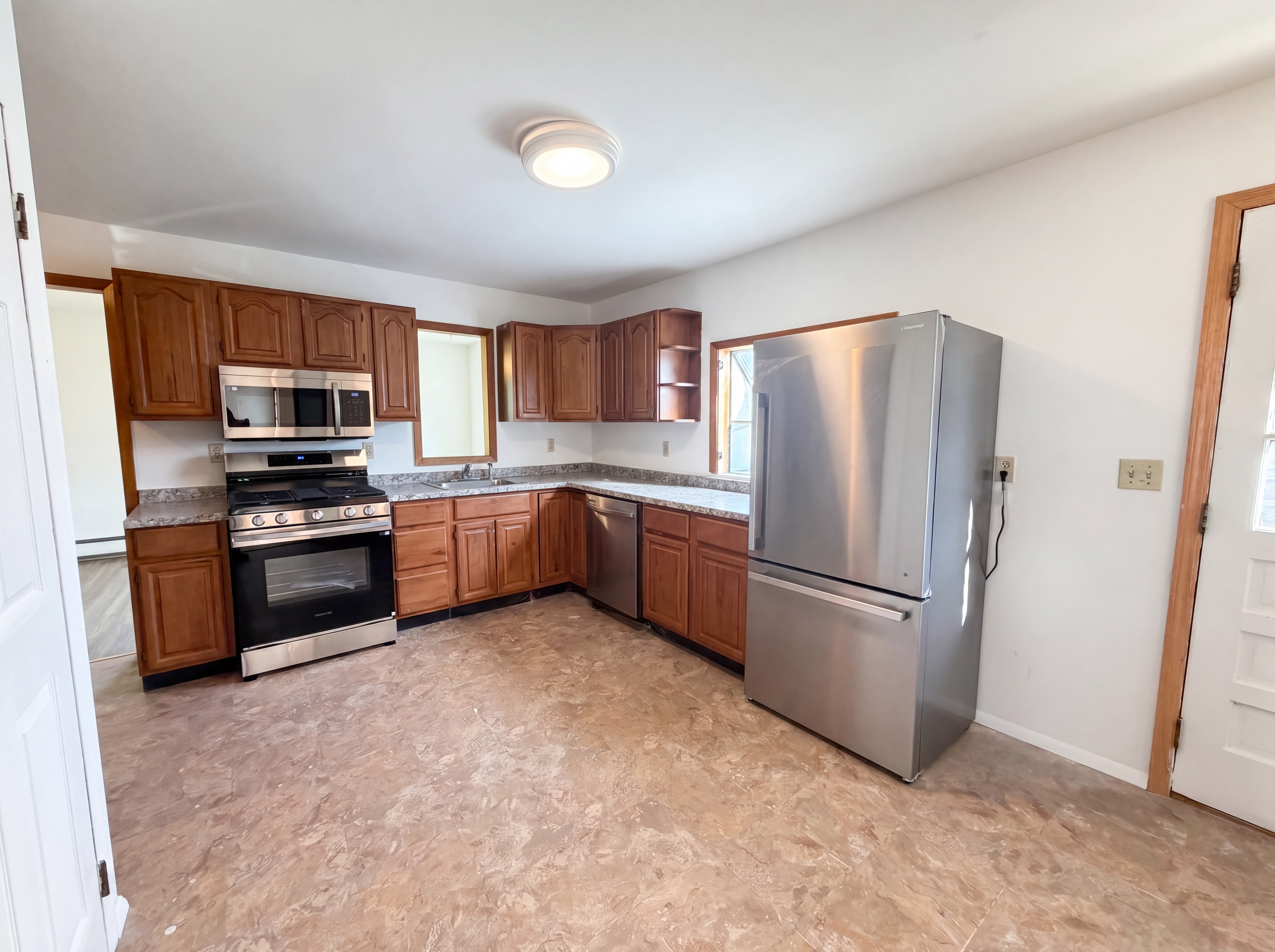 Photo 6 of 25 of 578 Garden Ave, Woodbridge, NJ