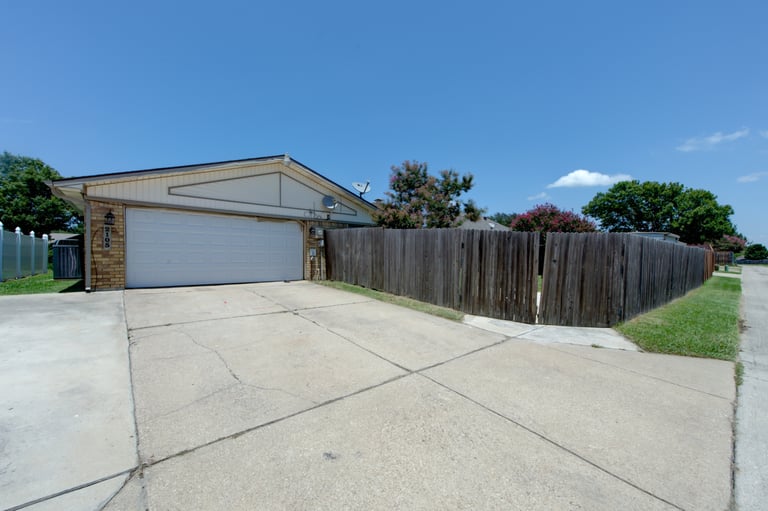 Photo 28 of 28 - 2105 Lewis Trl, Grand Prairie, TX 75052