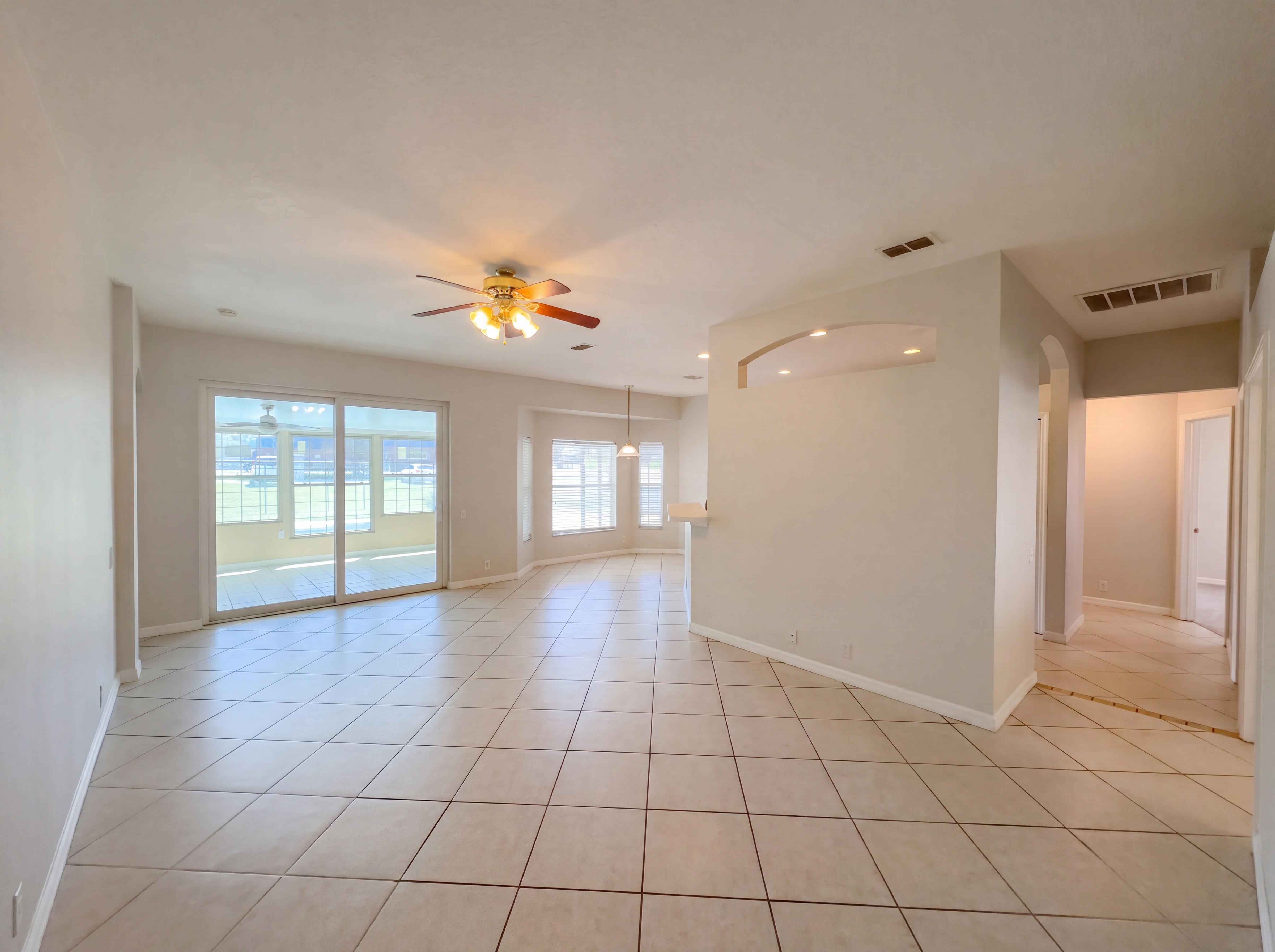 Photo 3 of 22 of 6457 Myrtlewood Dr, Lakeland, FL