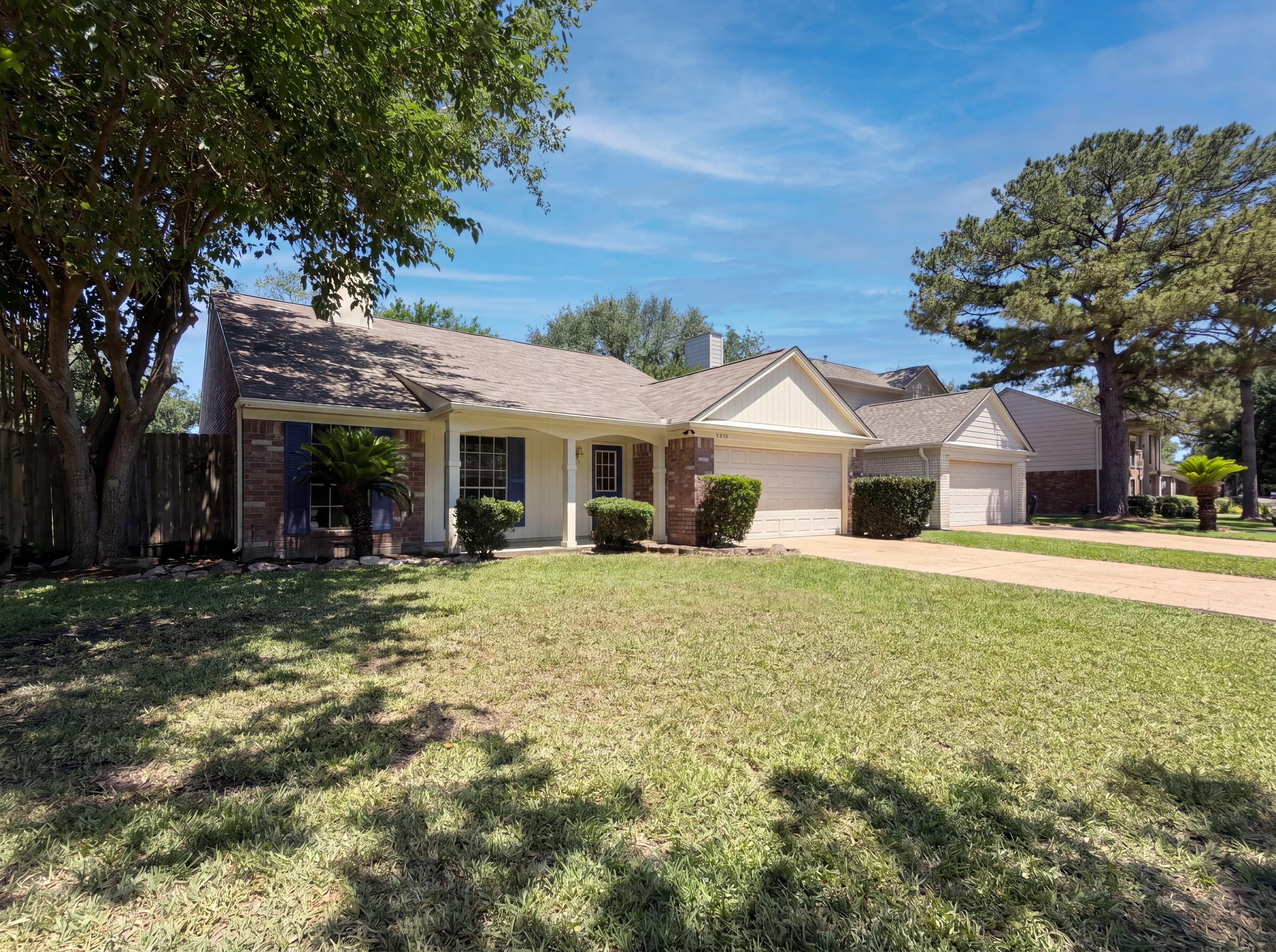 Photo 15 of 17 of 10422 Elk Point Ln, Houston, TX