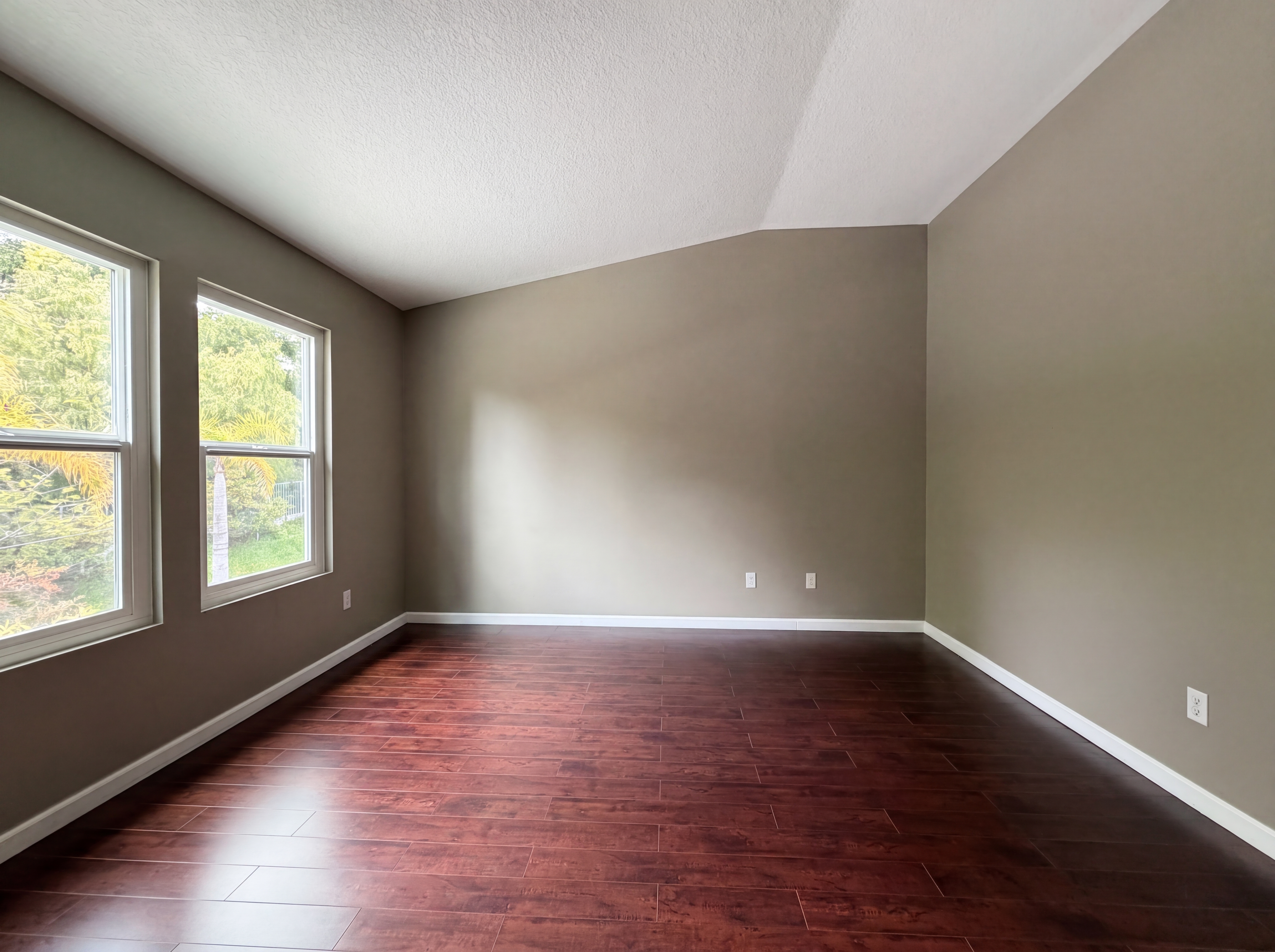 Photo 14 of 28 of 28441 Silverking Trl, Santa Clarita, CA